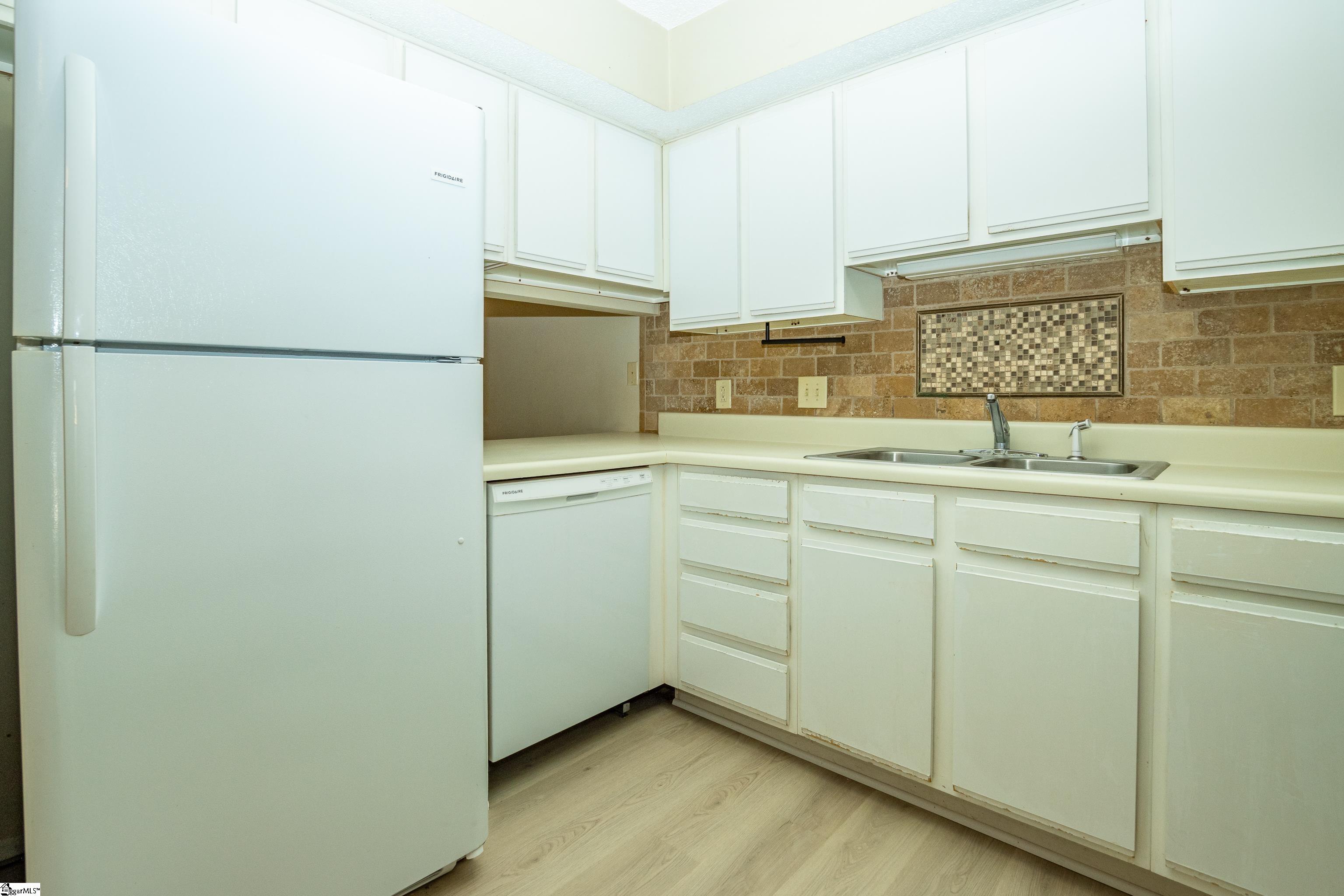 1587880 Property Photo 5