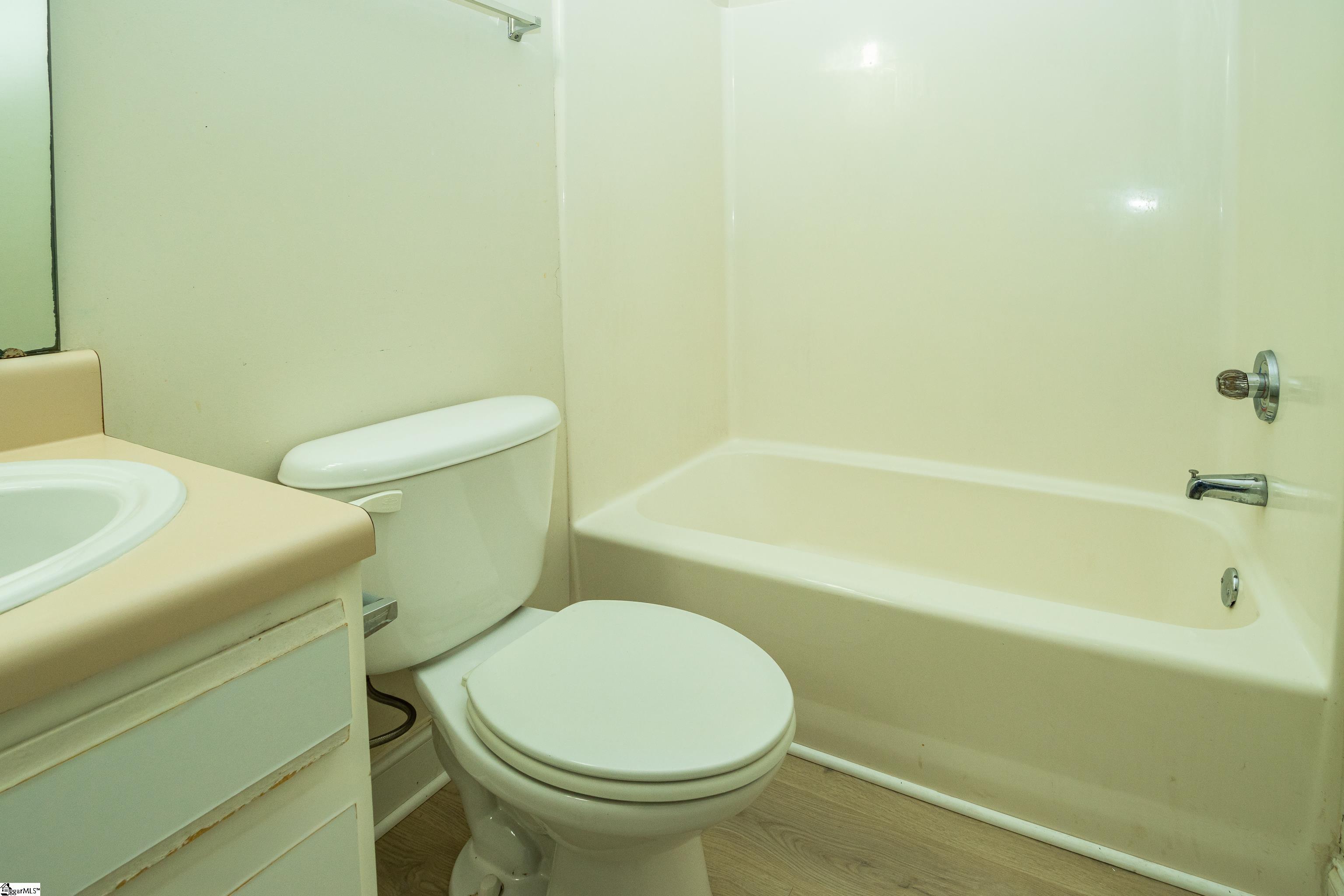1587880 Property Photo 16