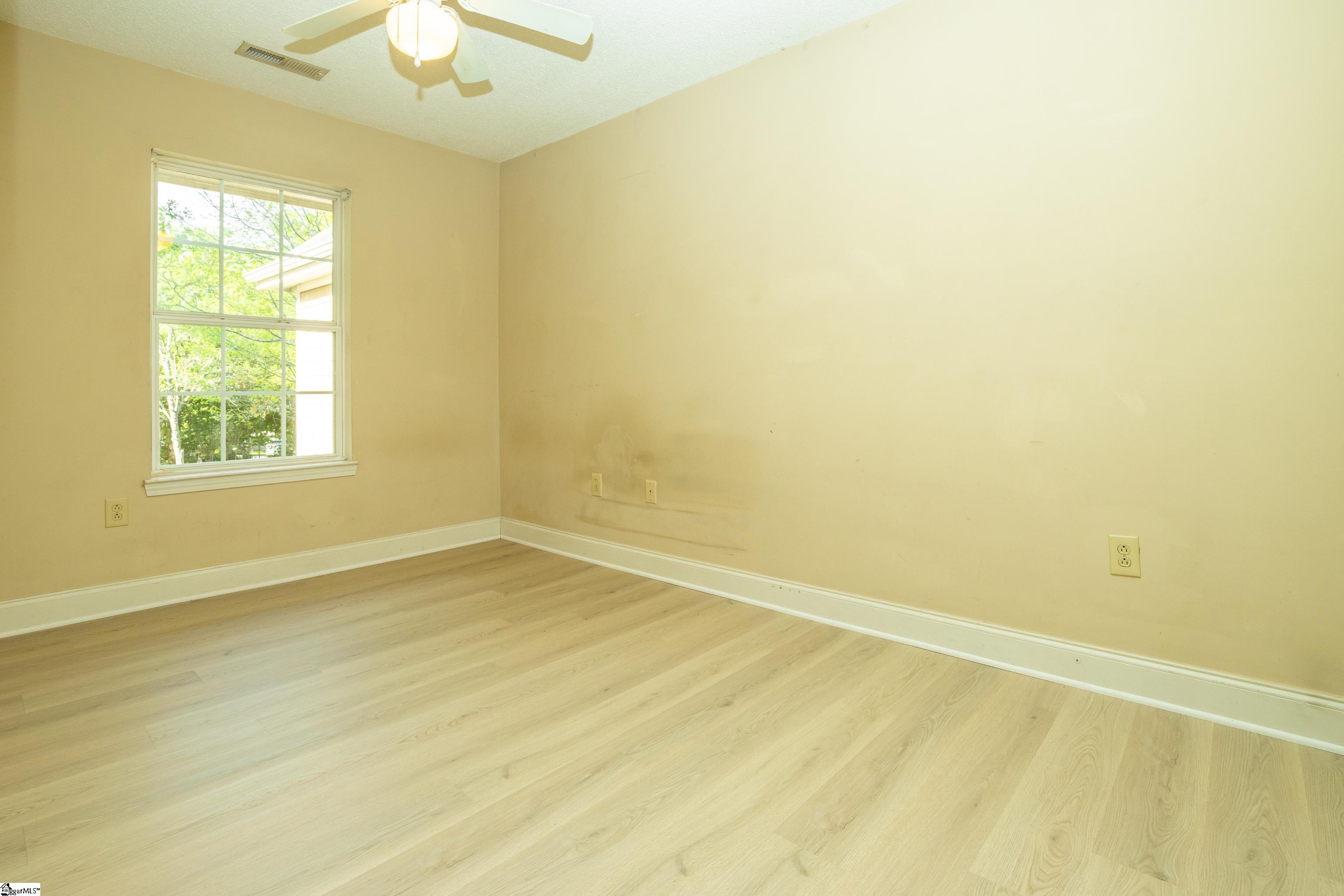 1587880 Property Photo 20