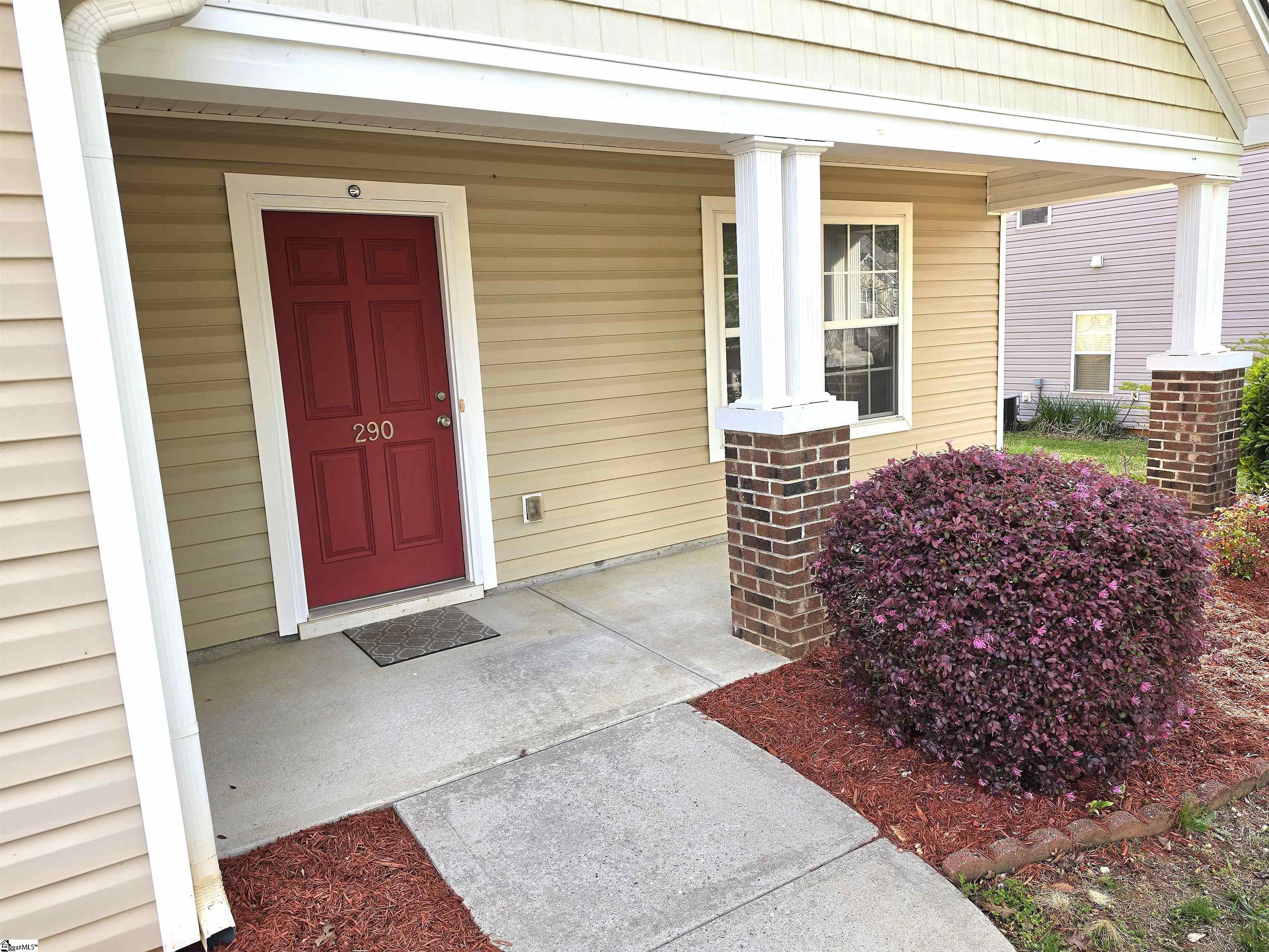 290 Stonewood Crossing Drive Property Photo 2