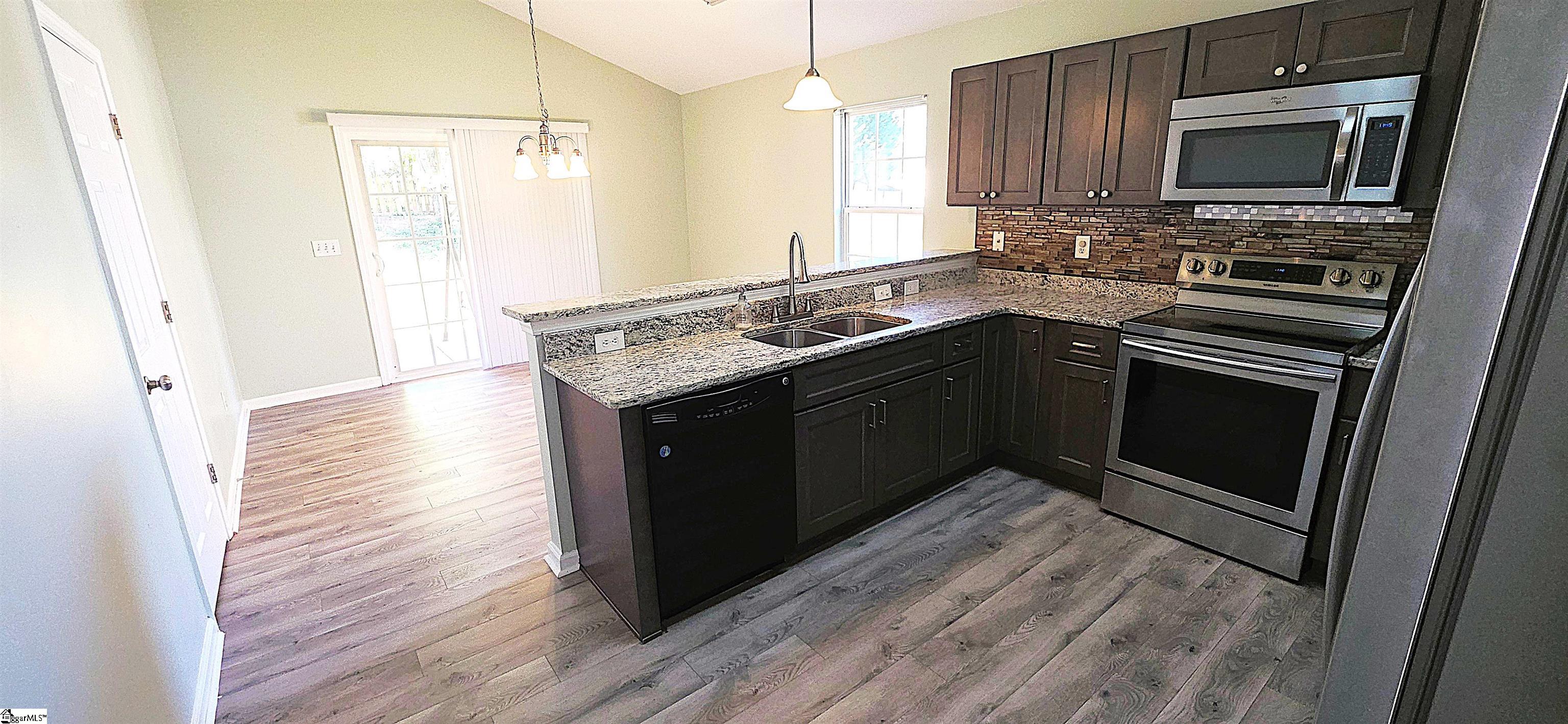 290 Stonewood Crossing Drive Property Photo 6