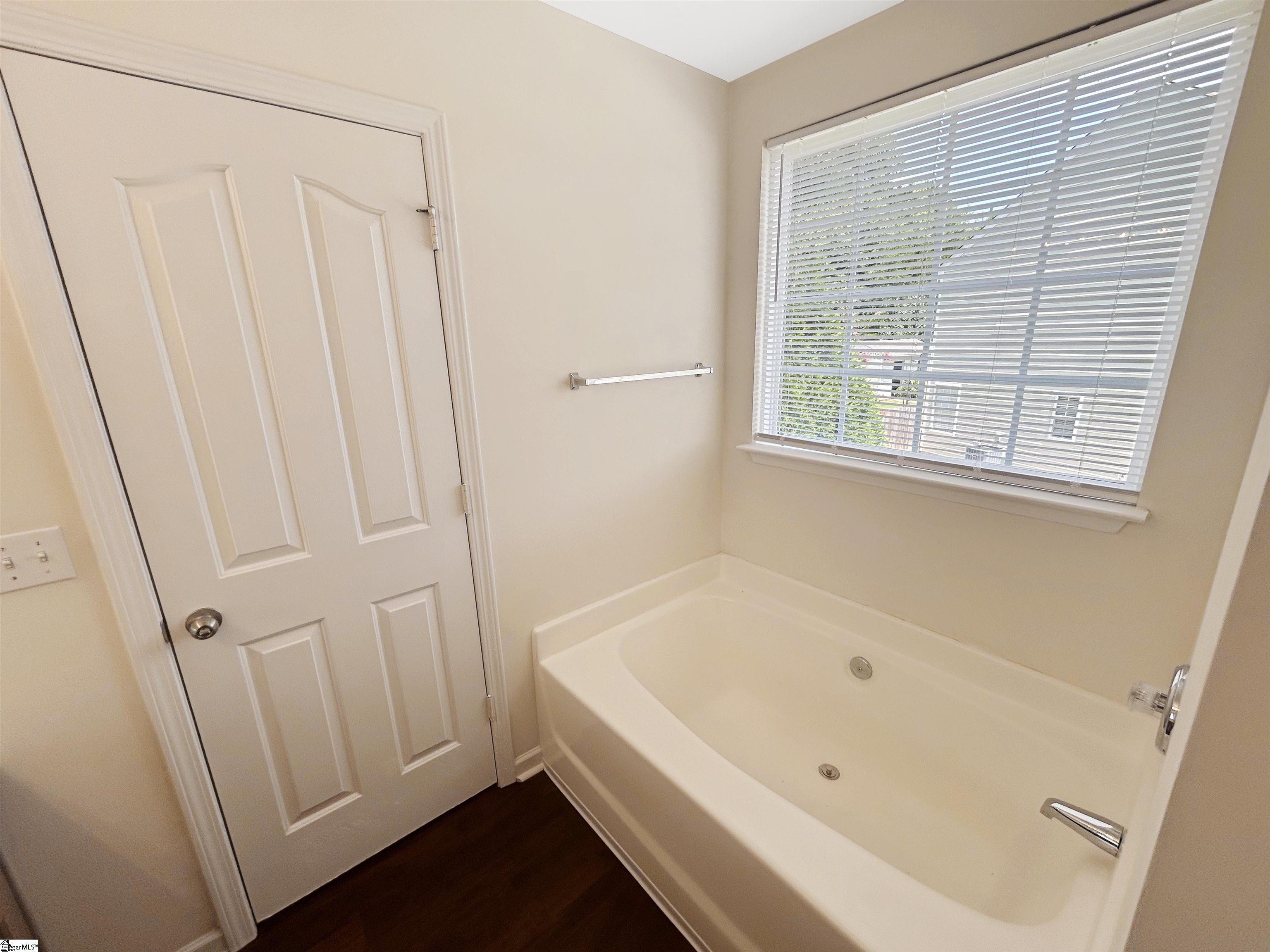 1588058 Property Photo 11