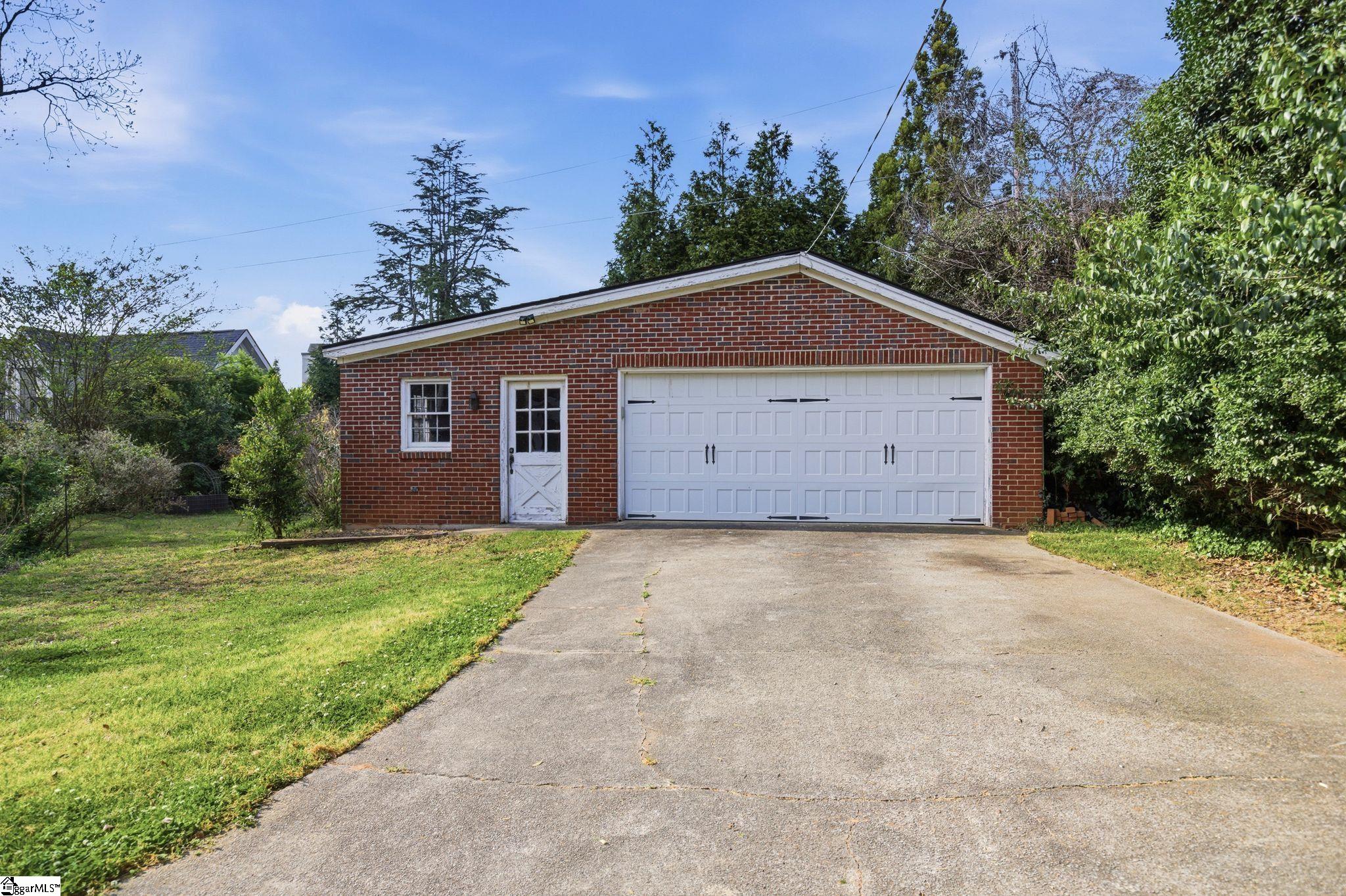305 E Faris Road Property Photo 5