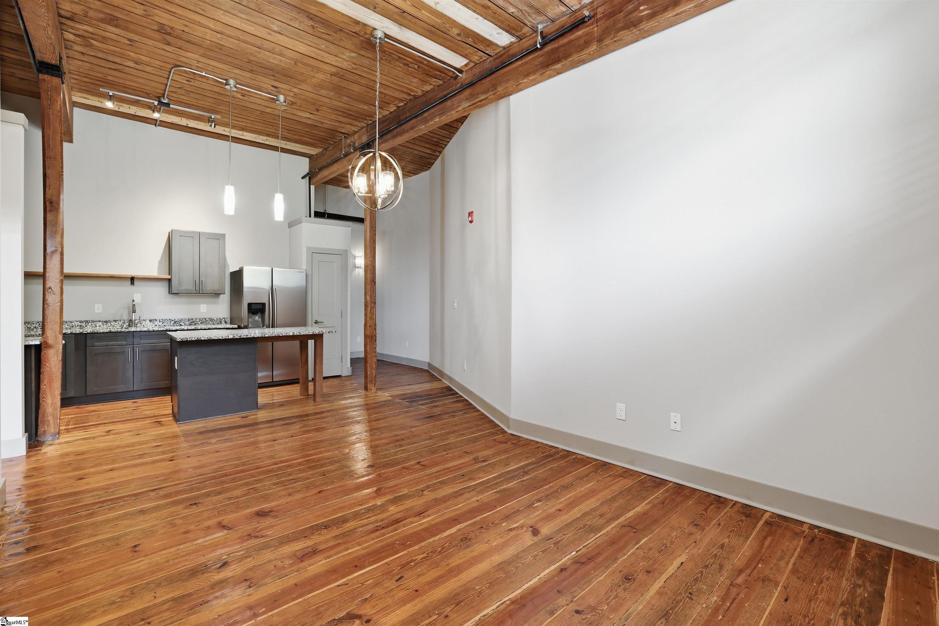 806 Green Avenue Property Photo 4