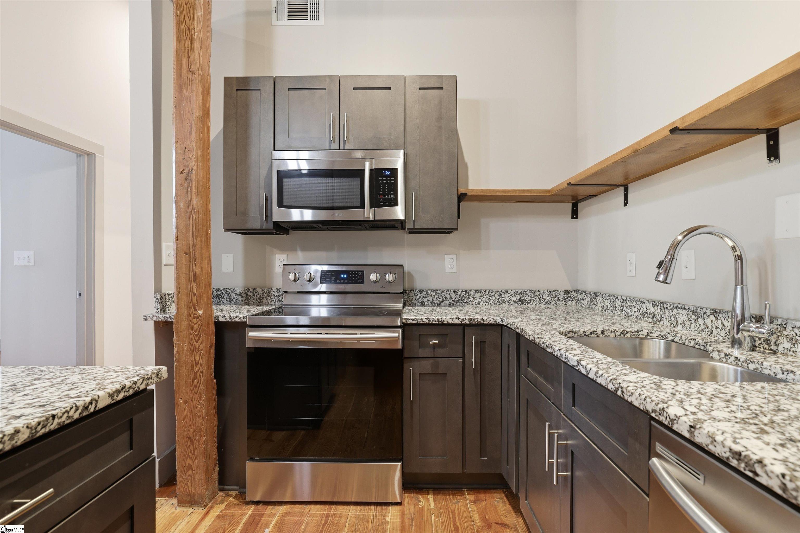 806 Green Avenue Property Photo 8