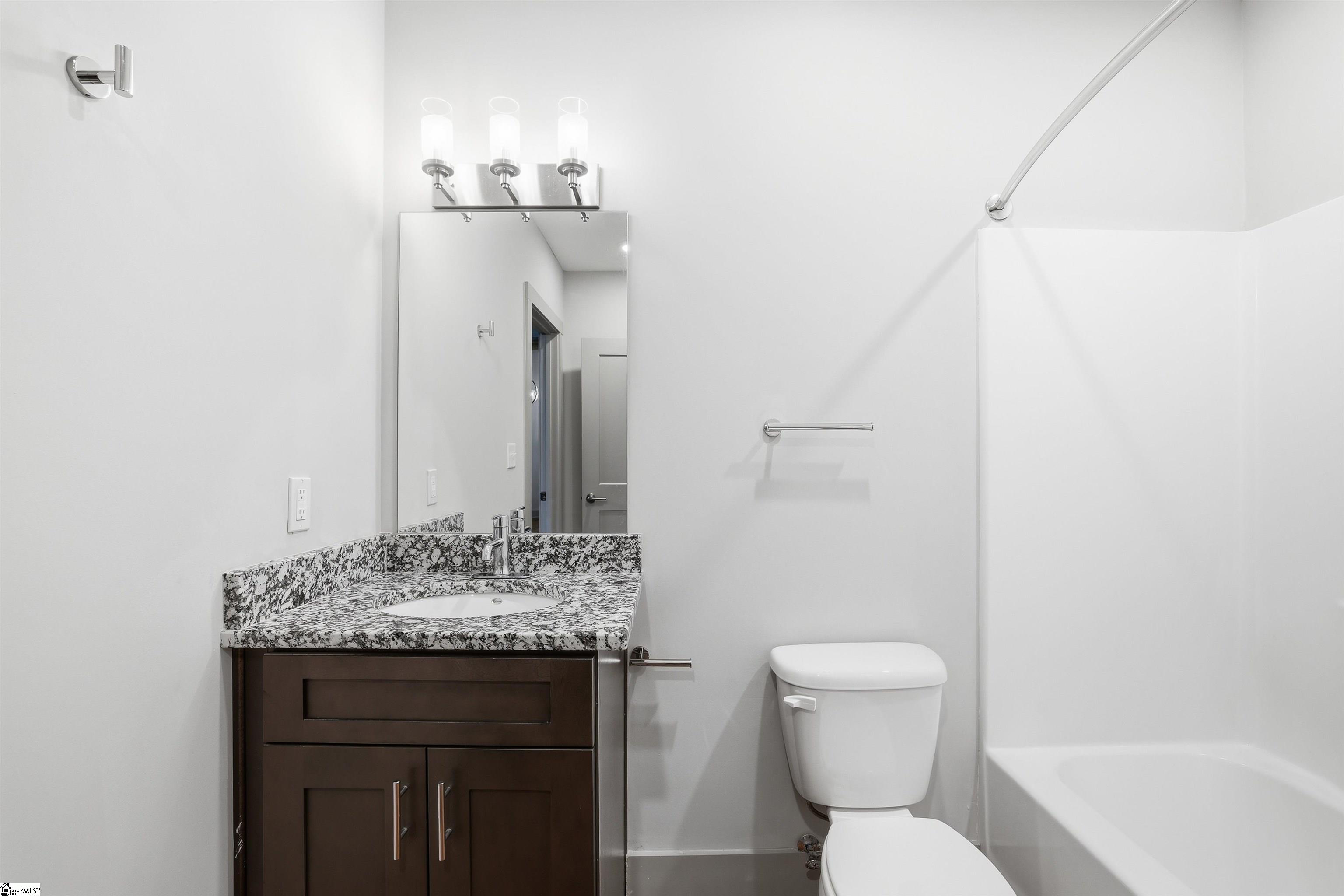 806 Green Avenue Property Photo 16