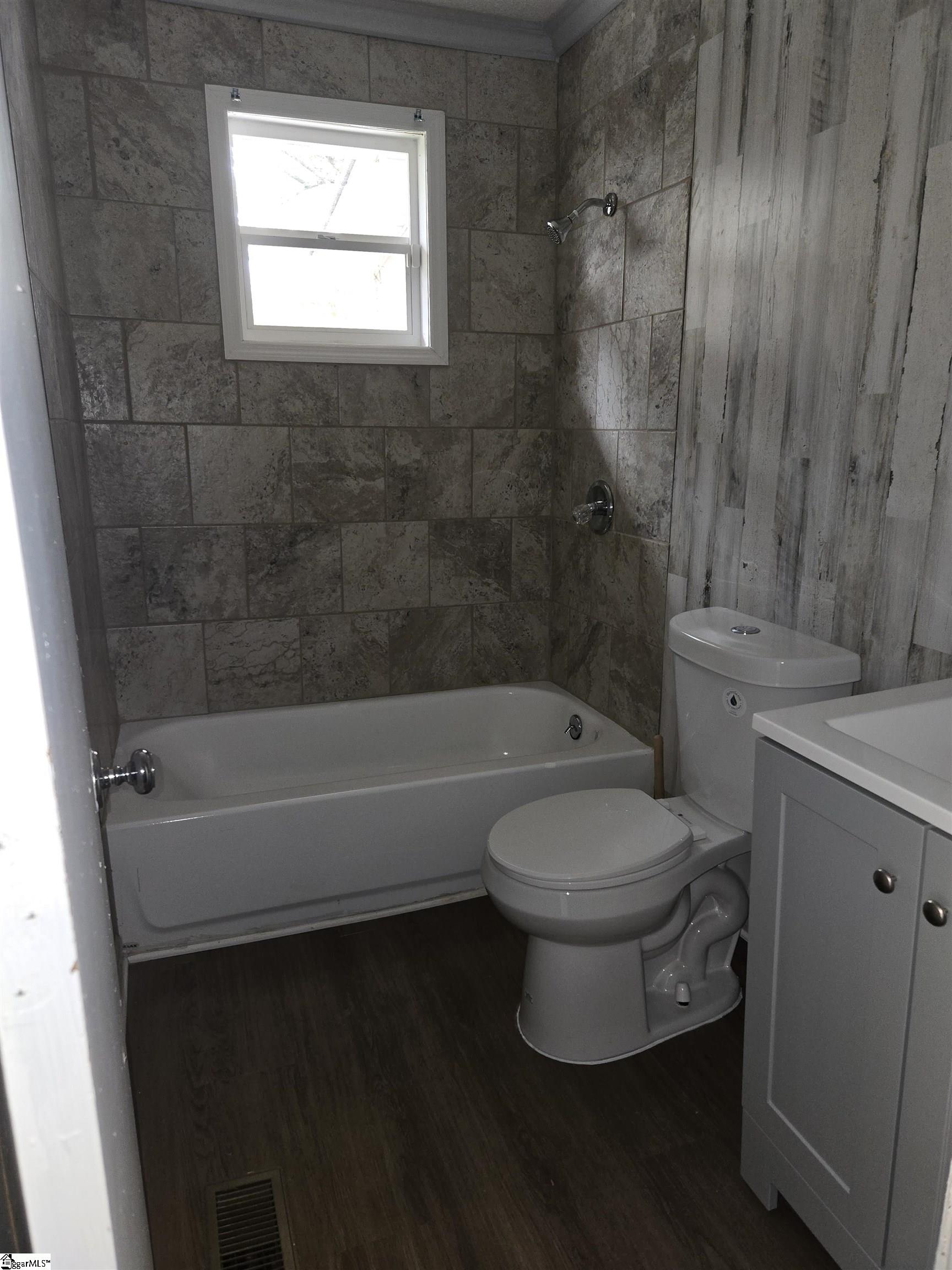 401 W Pitts Street Property Photo 8