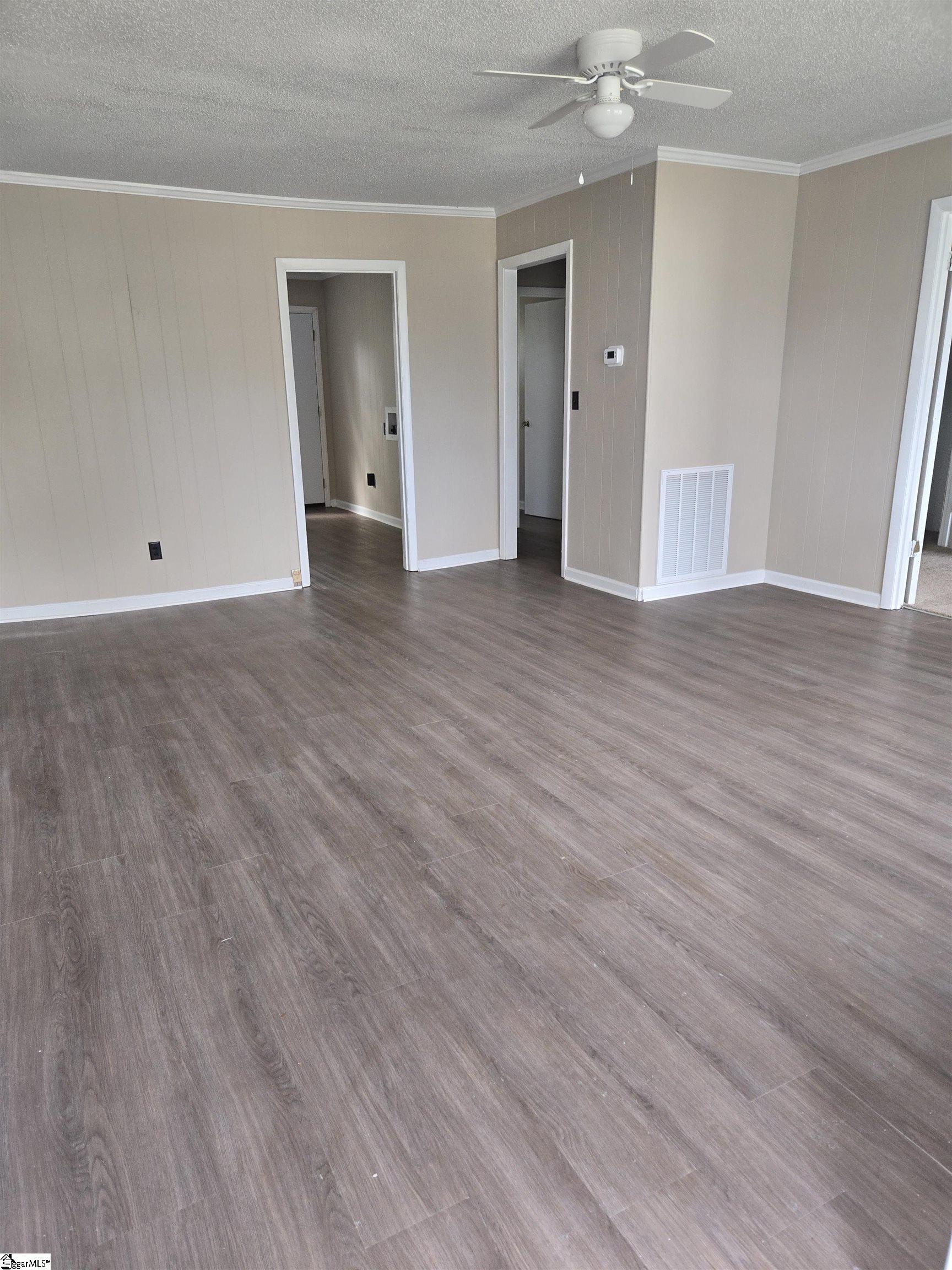 401 W Pitts Street Property Photo 9