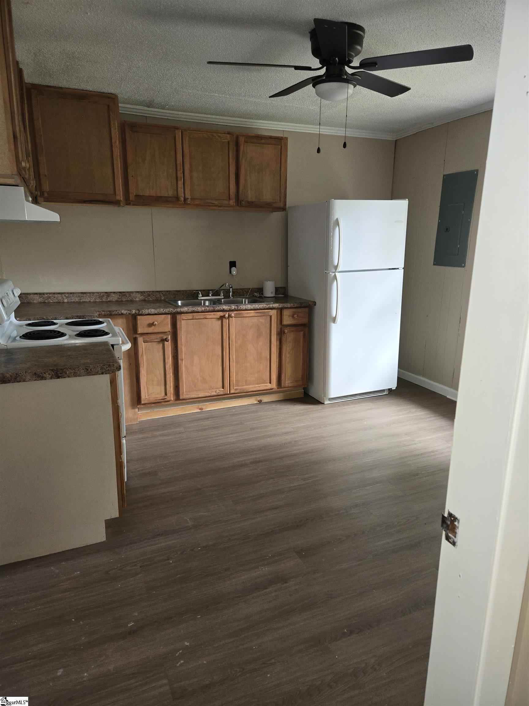 401 W Pitts Street Property Photo 13