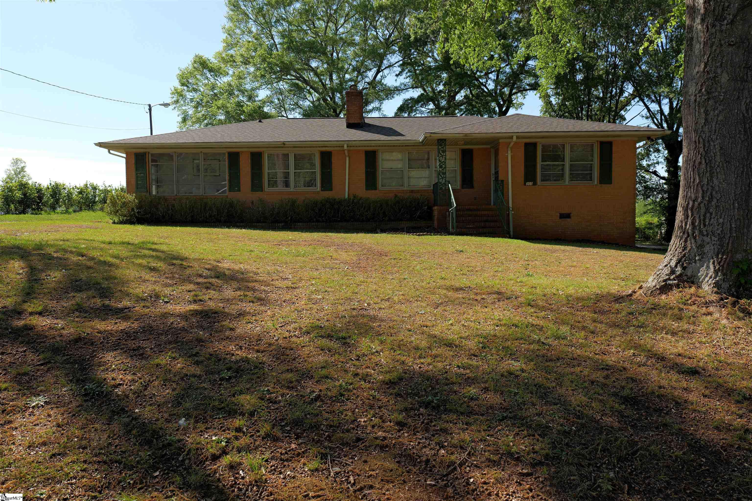 303 Inman Road Property Photo 2