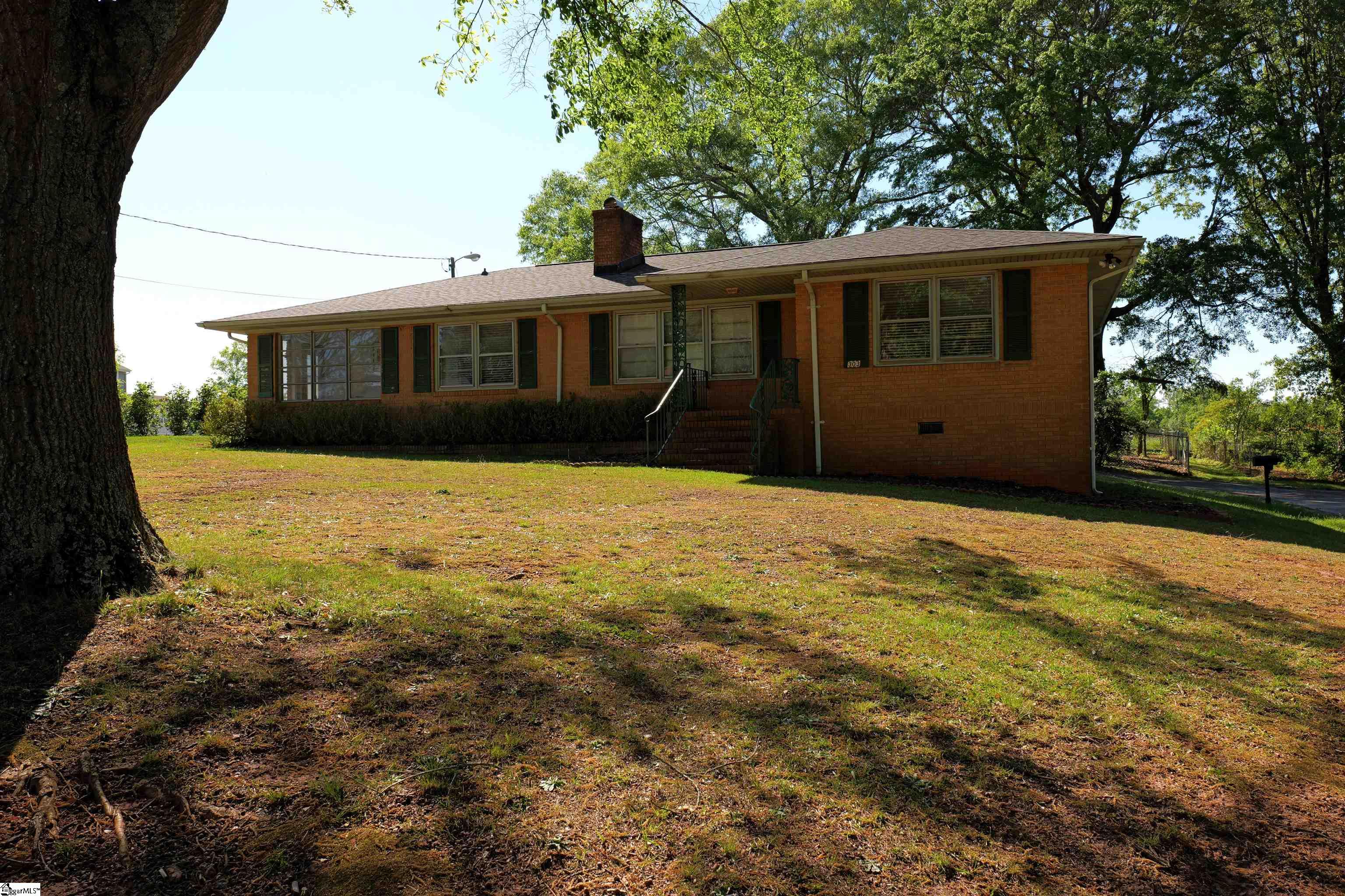 303 Inman Road Property Photo 3