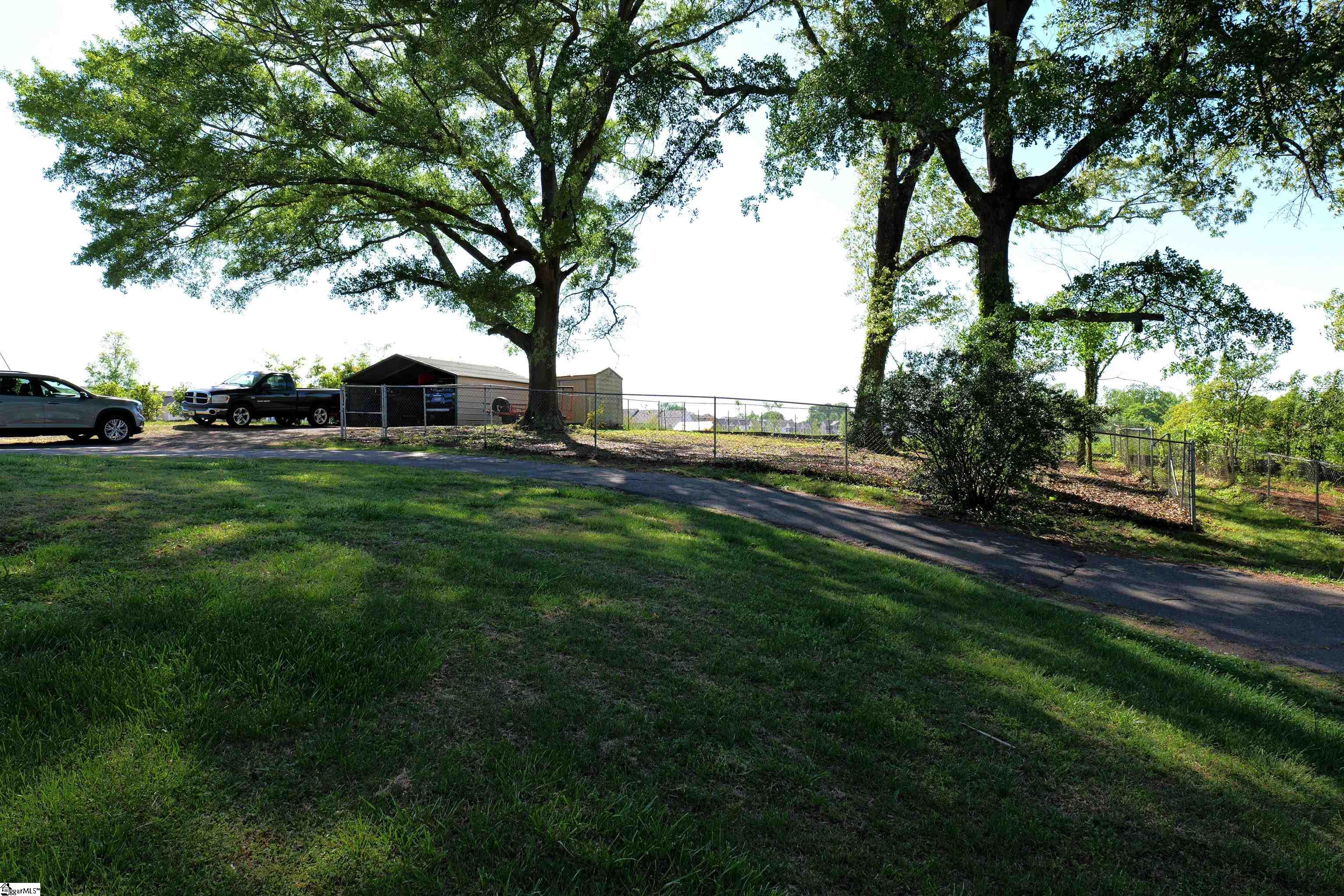 303 Inman Road Property Photo 6
