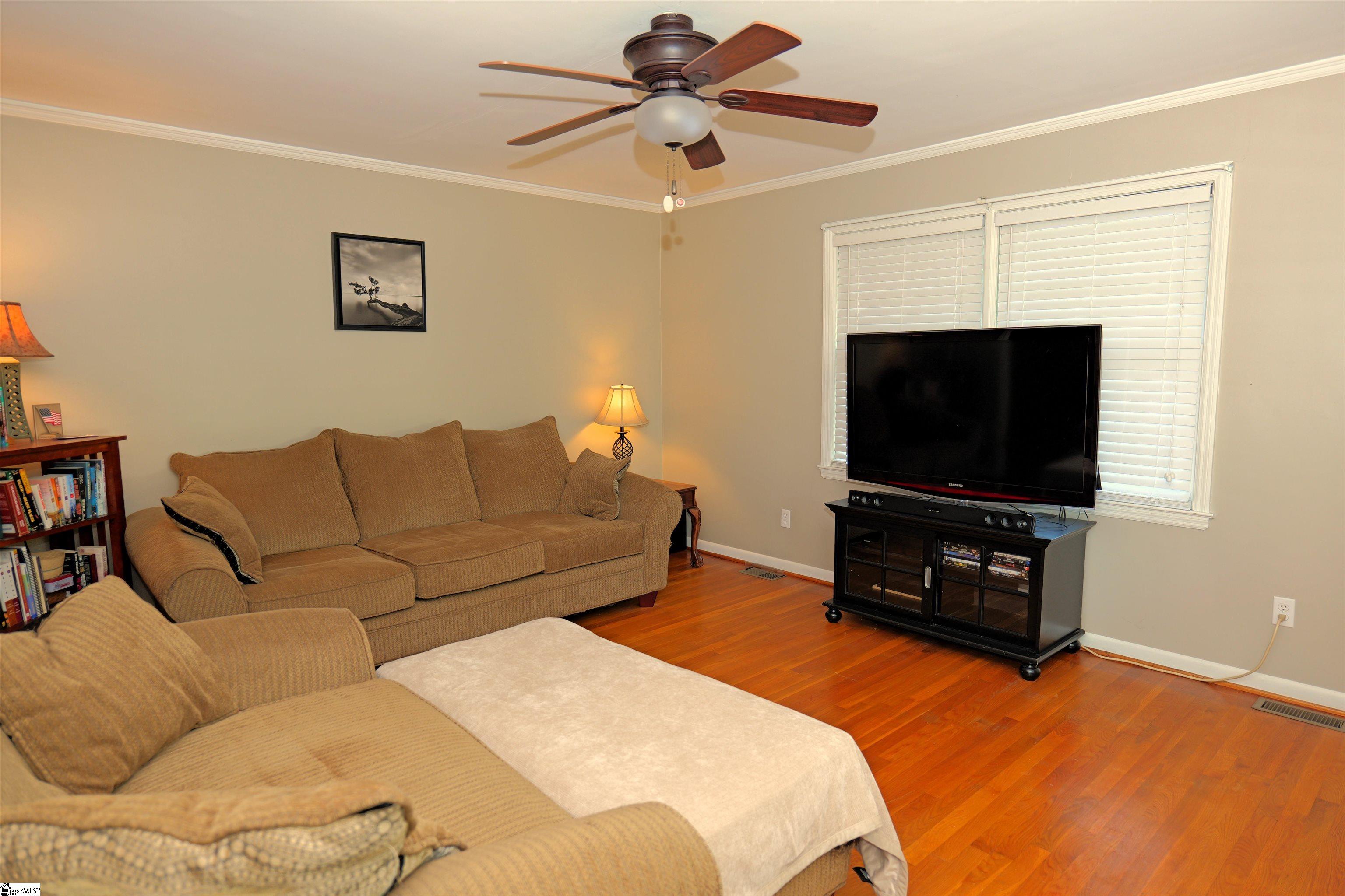 303 Inman Road Property Photo 7