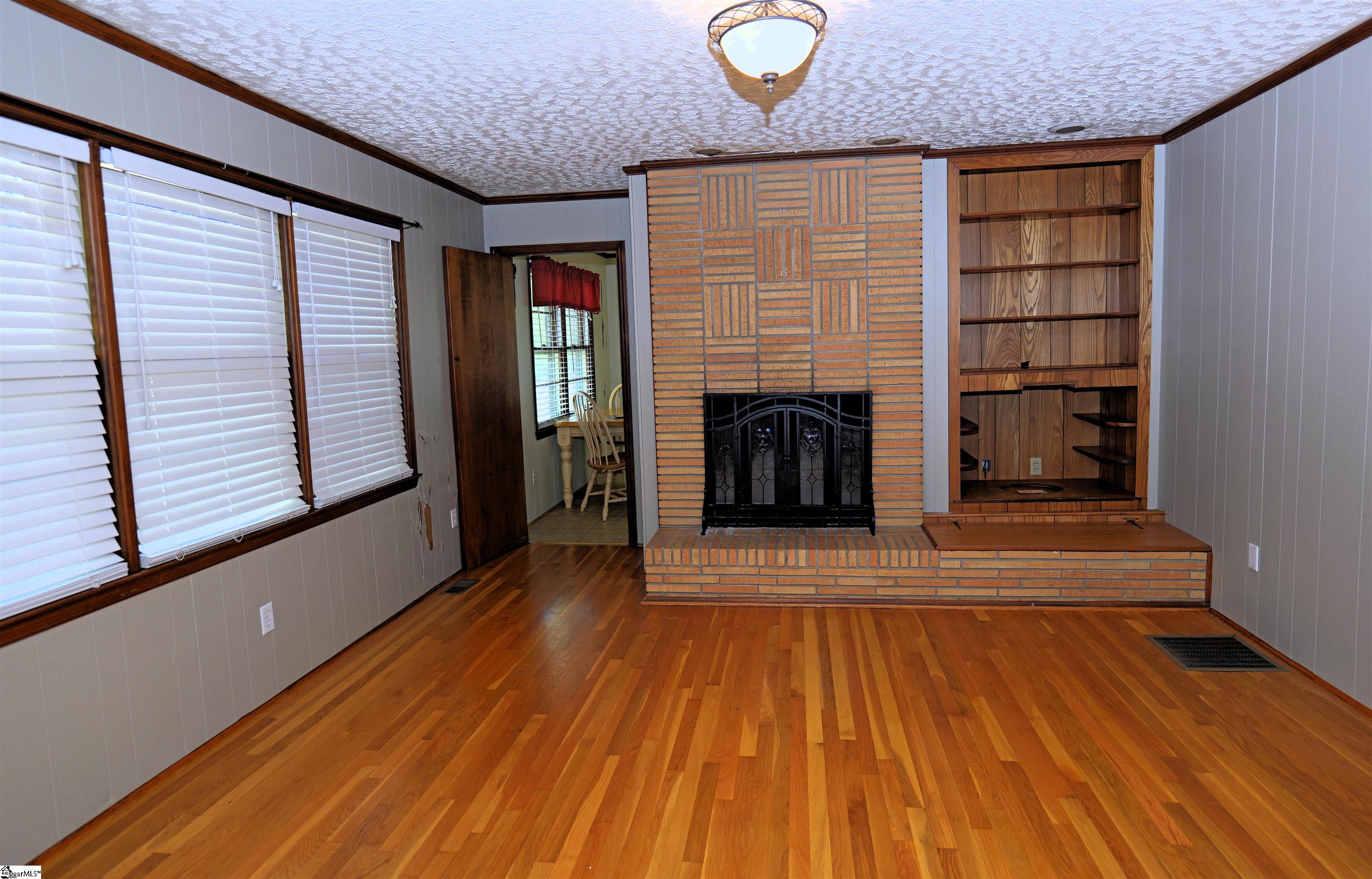 303 Inman Road Property Photo 9