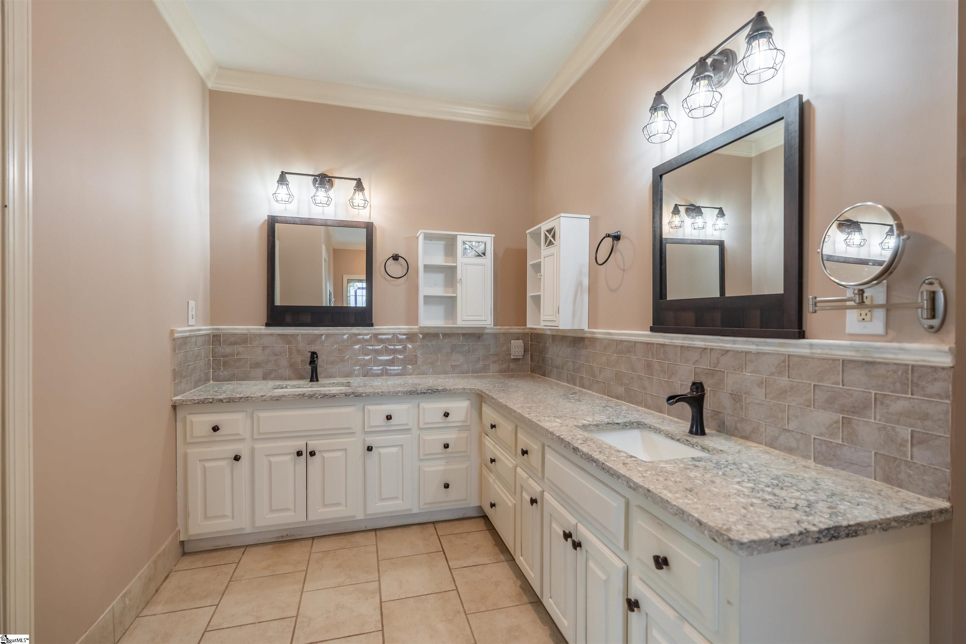323 Waters Road Property Photo 6