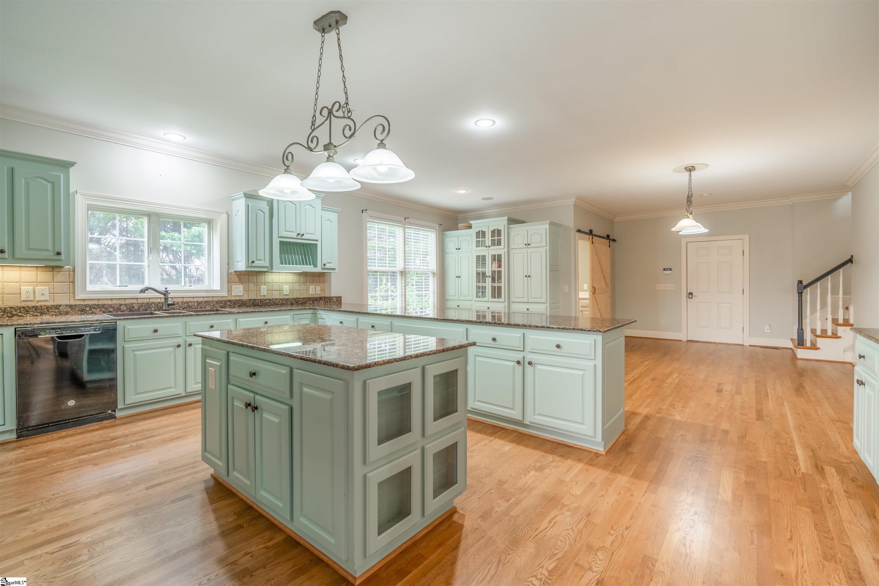 323 Waters Road Property Photo 13