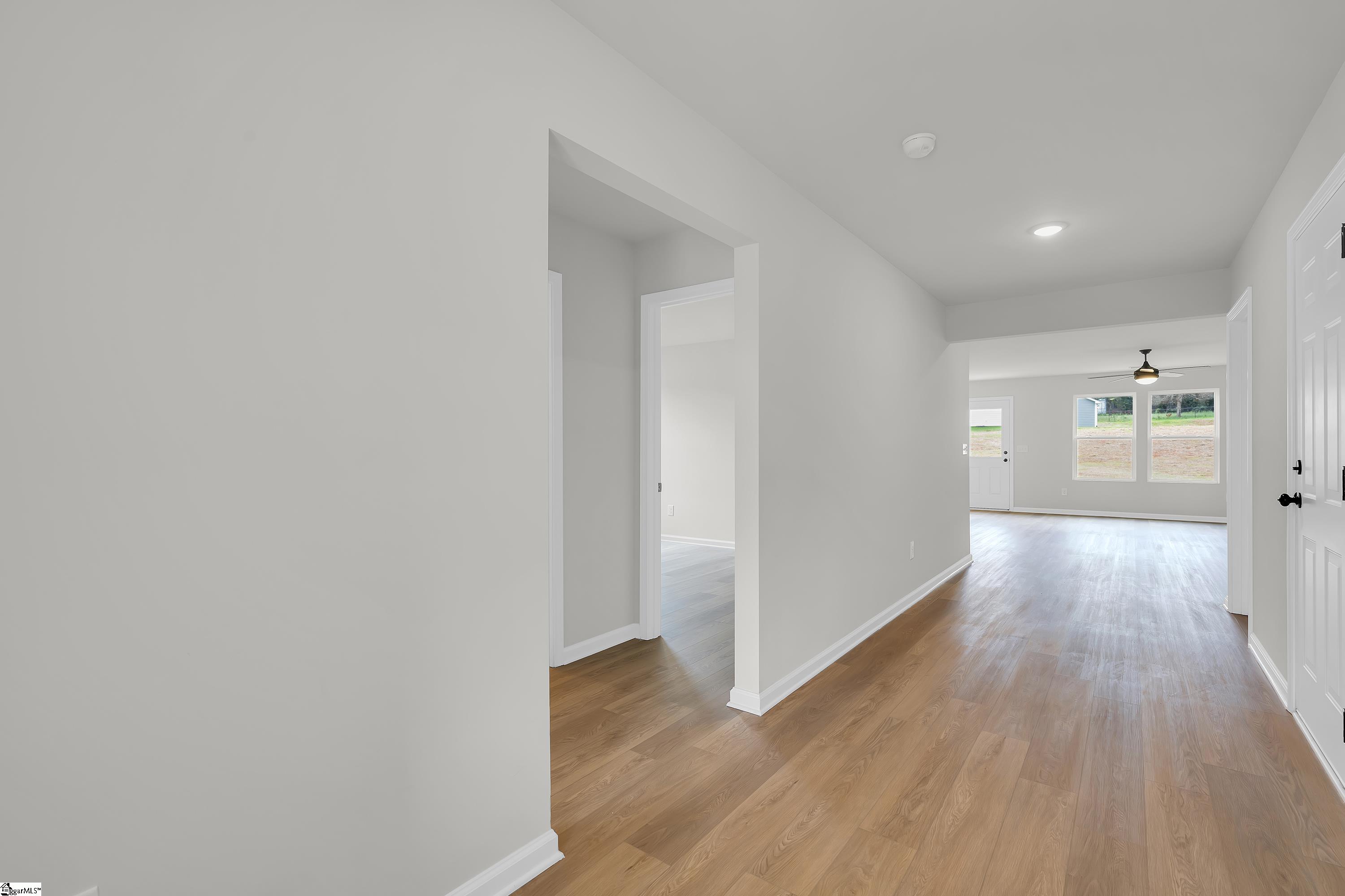 601 S Mountain View Road Property Photo 4