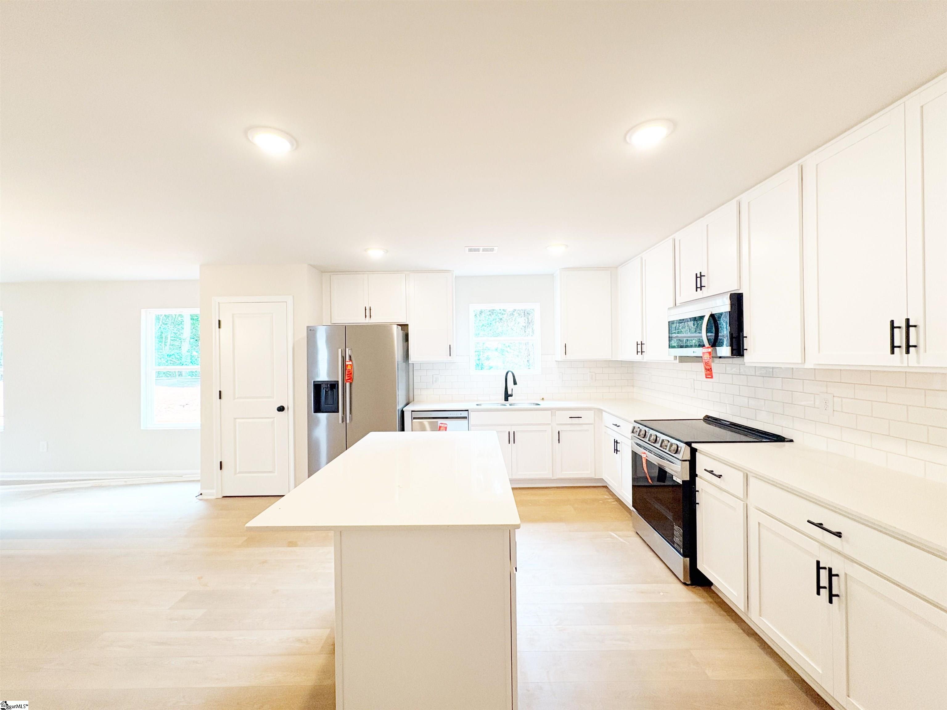 603 S Mountainview Road Property Photo 3