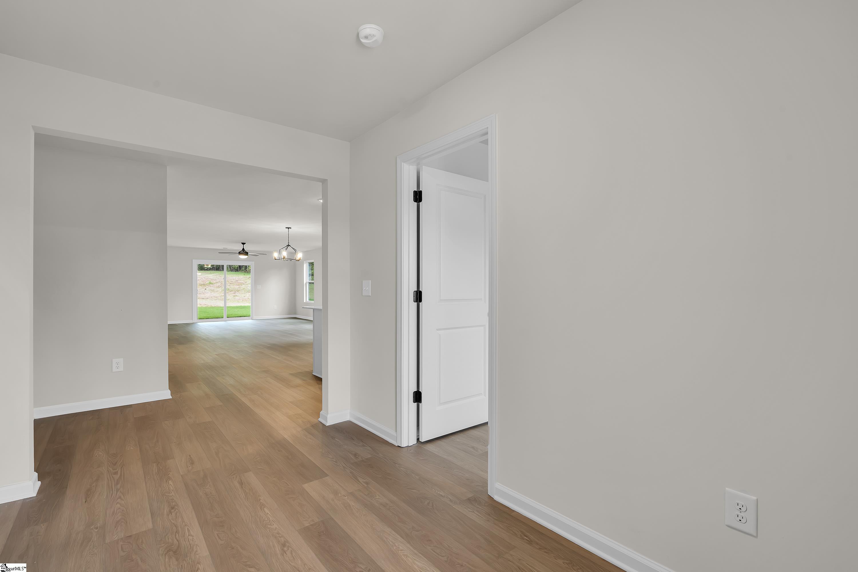 603 S Mountain View Road Property Photo 3