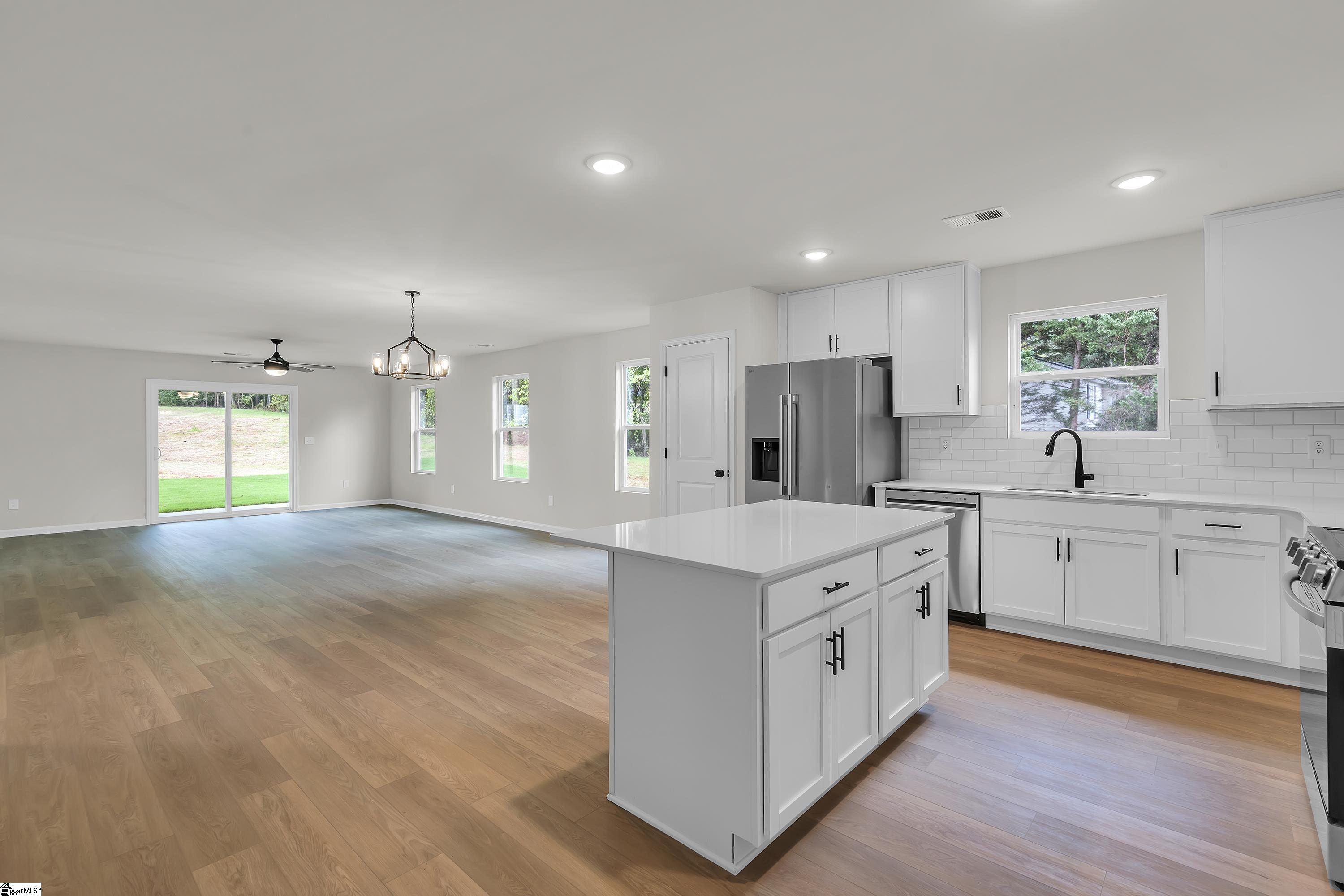 603 S Mountain View Road Property Photo 4