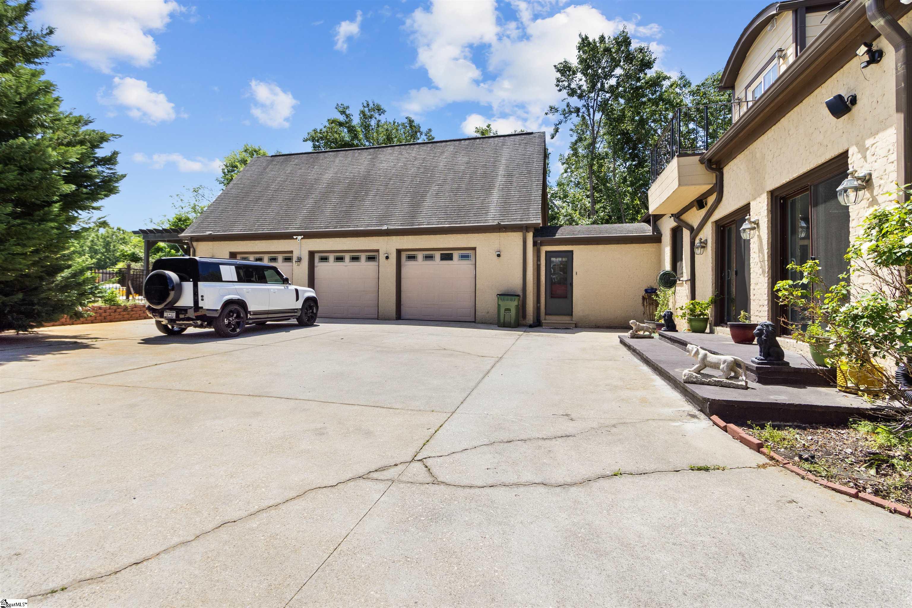 1311 Moore Road Property Photo 3