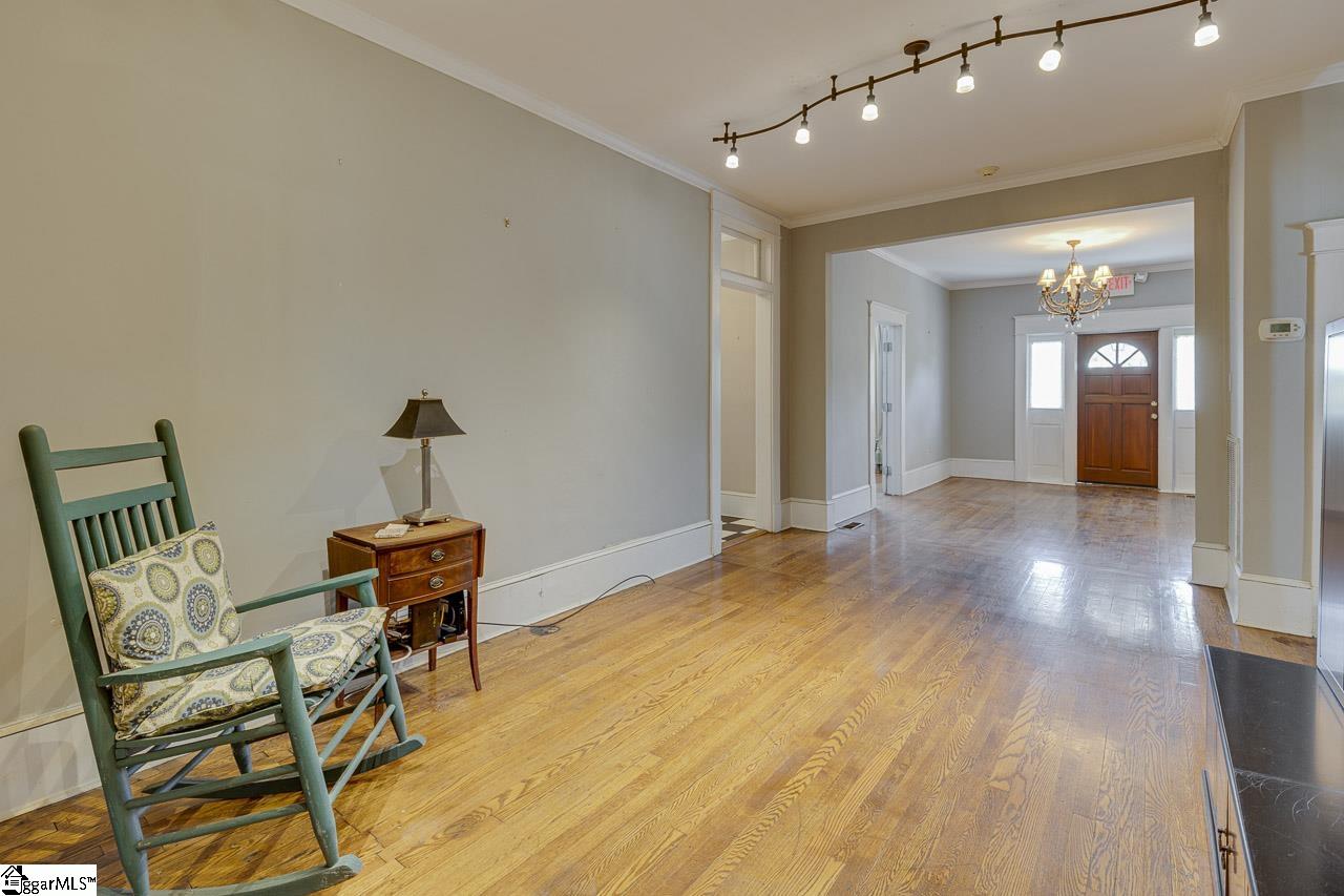 906 Augusta Street Property Photo 8