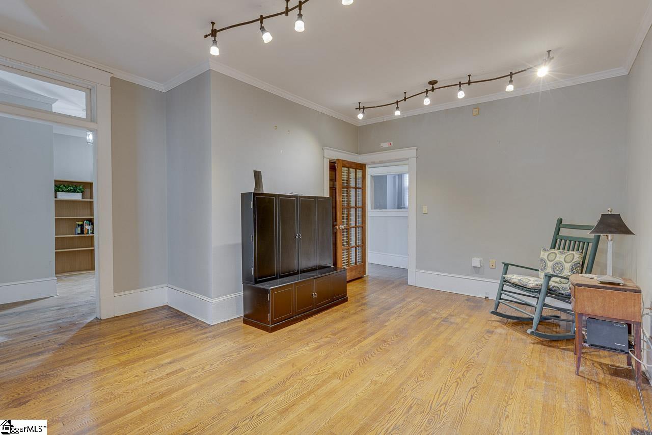 906 Augusta Street Property Photo 9