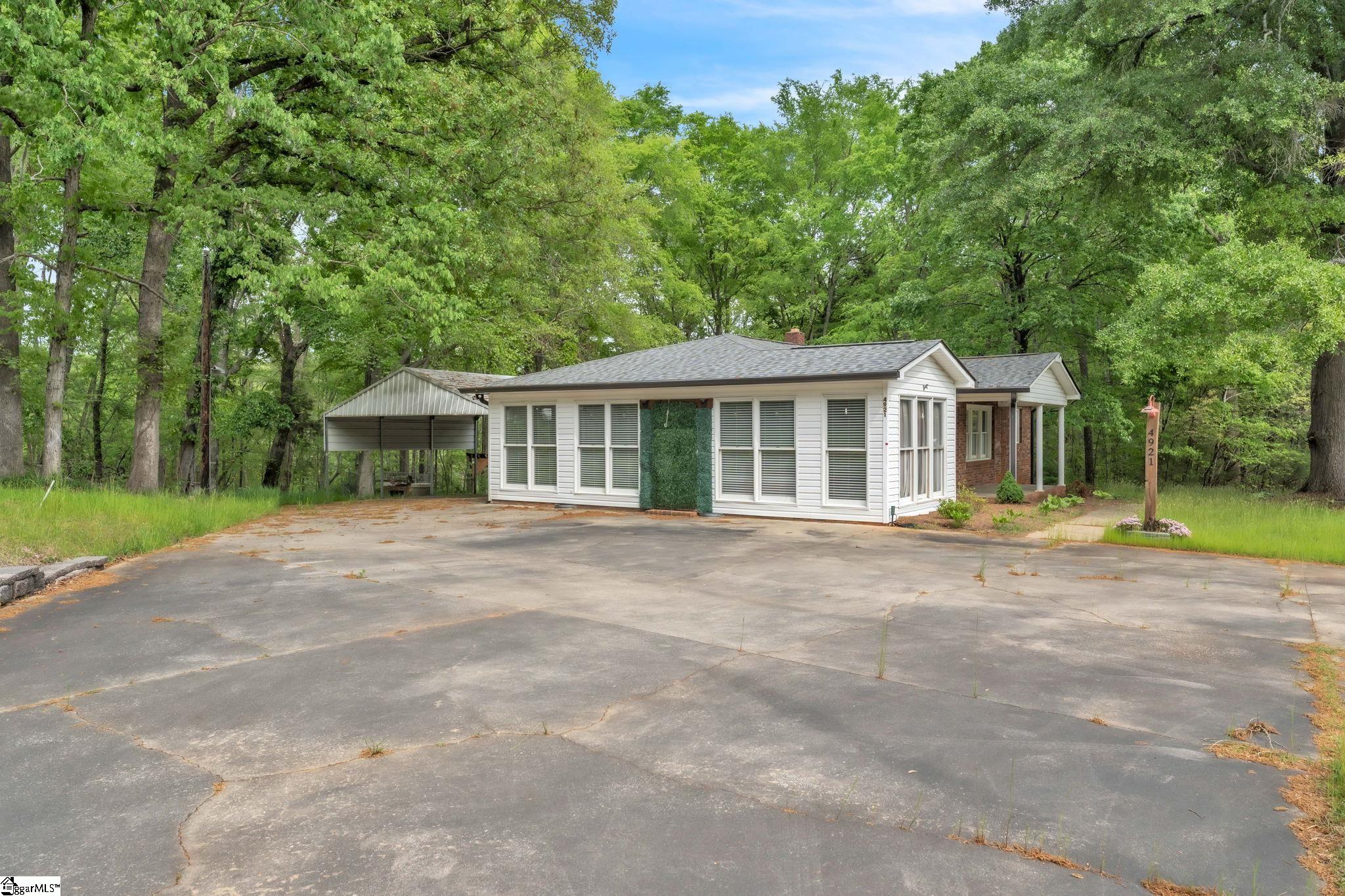 4921 S Pine Street Property Photo 4