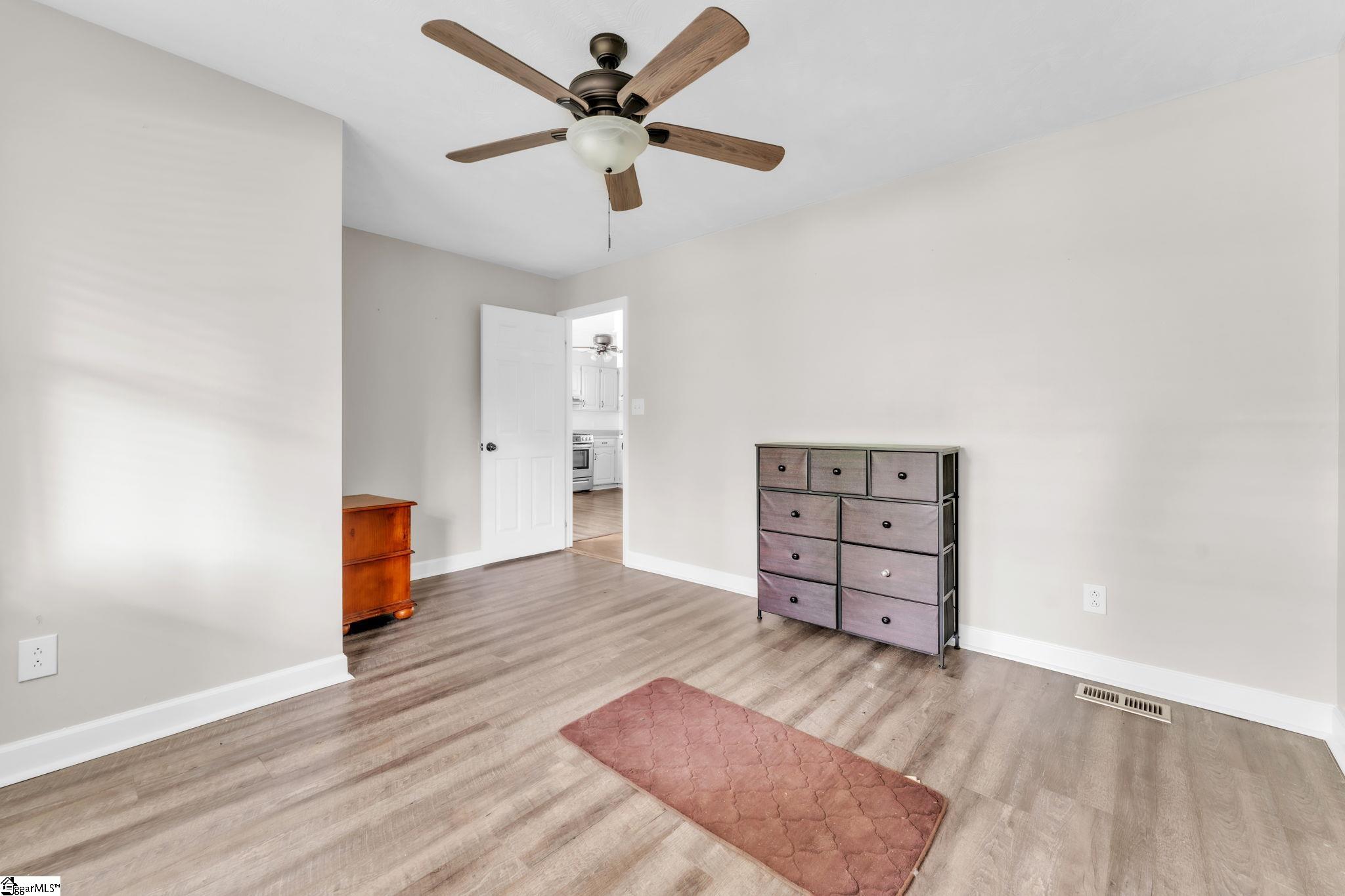 4921 S Pine Street Property Photo 16