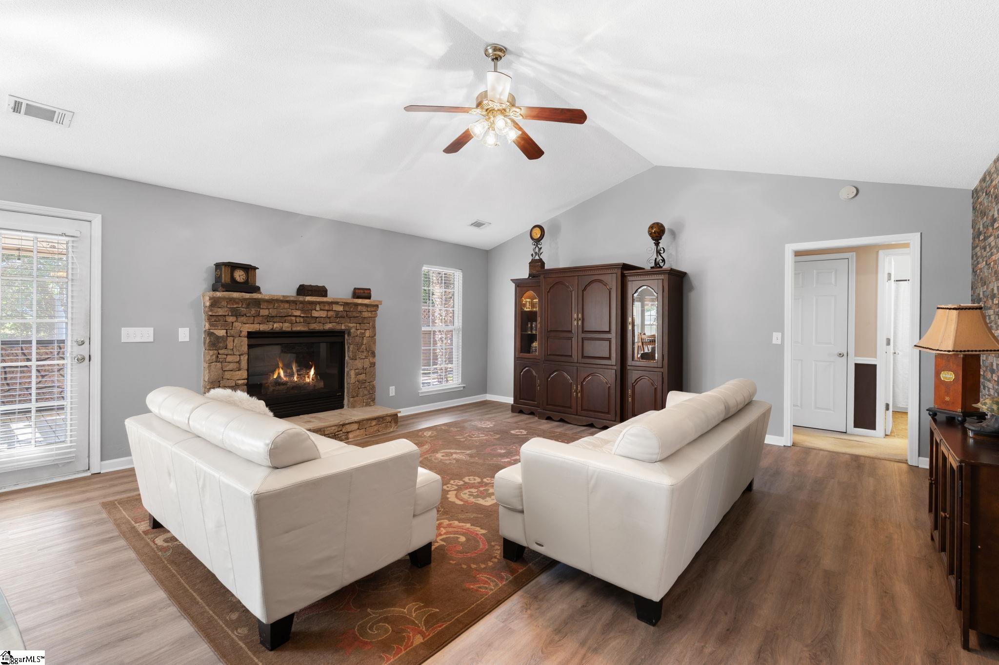 100 Oak Road Property Photo 4