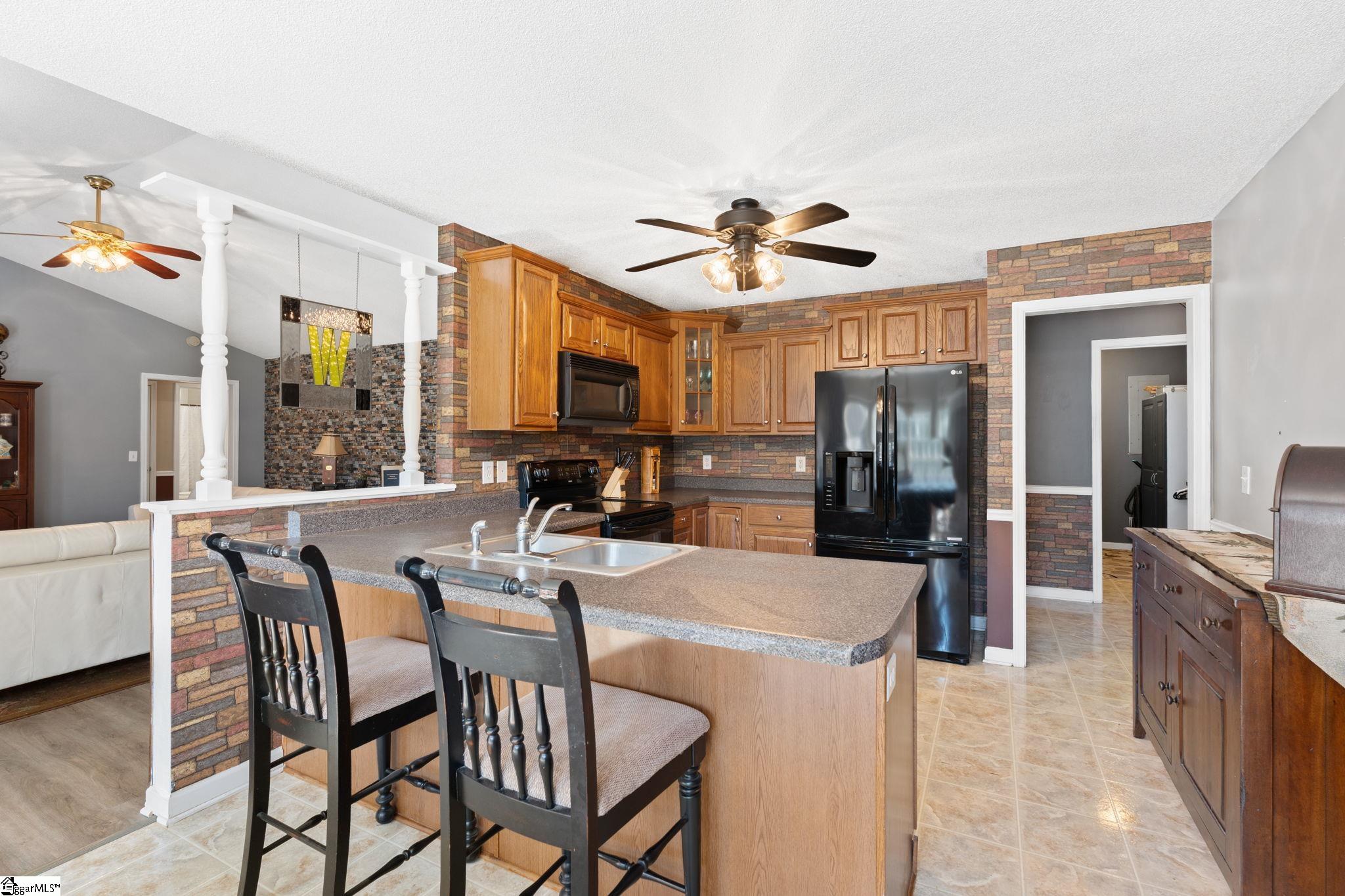100 Oak Road Property Photo 7