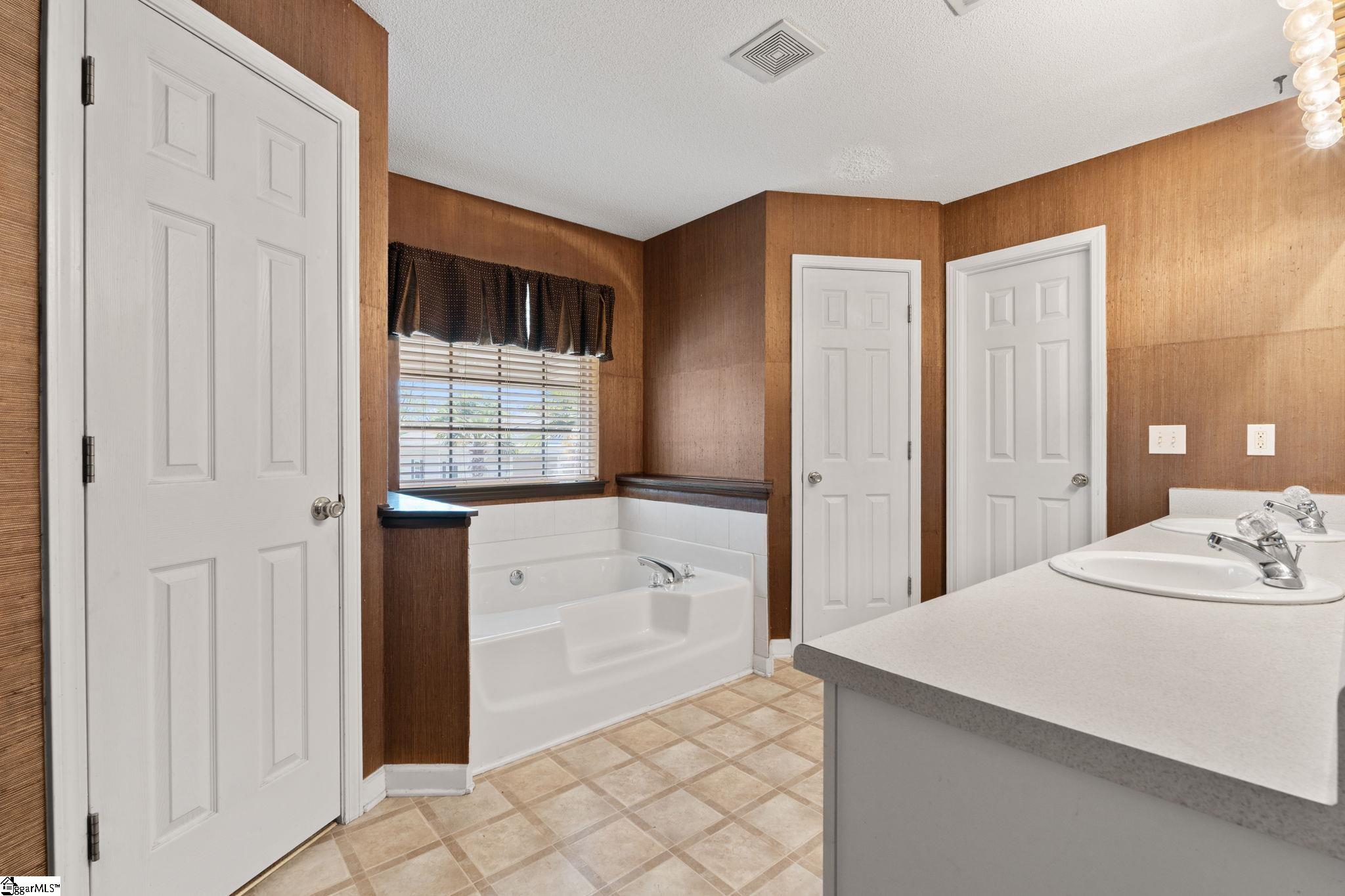 100 Oak Road Property Photo 11