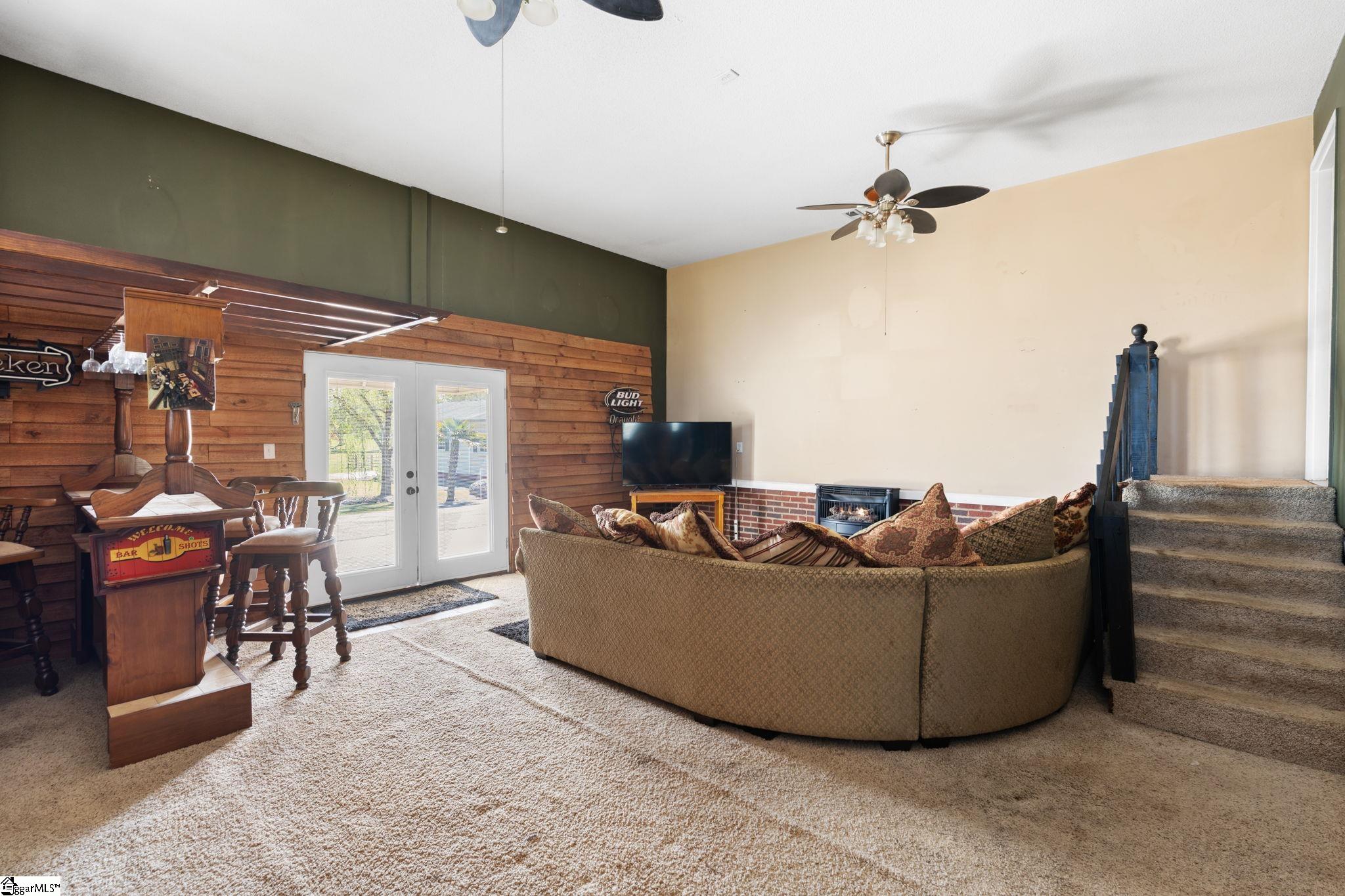 100 Oak Road Property Photo 15