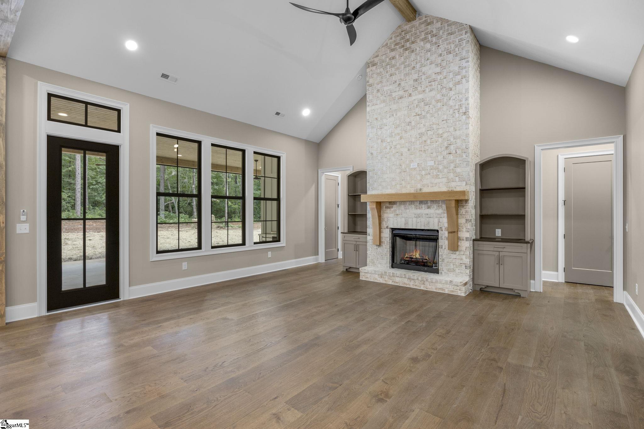 1589110 Property Photo 4