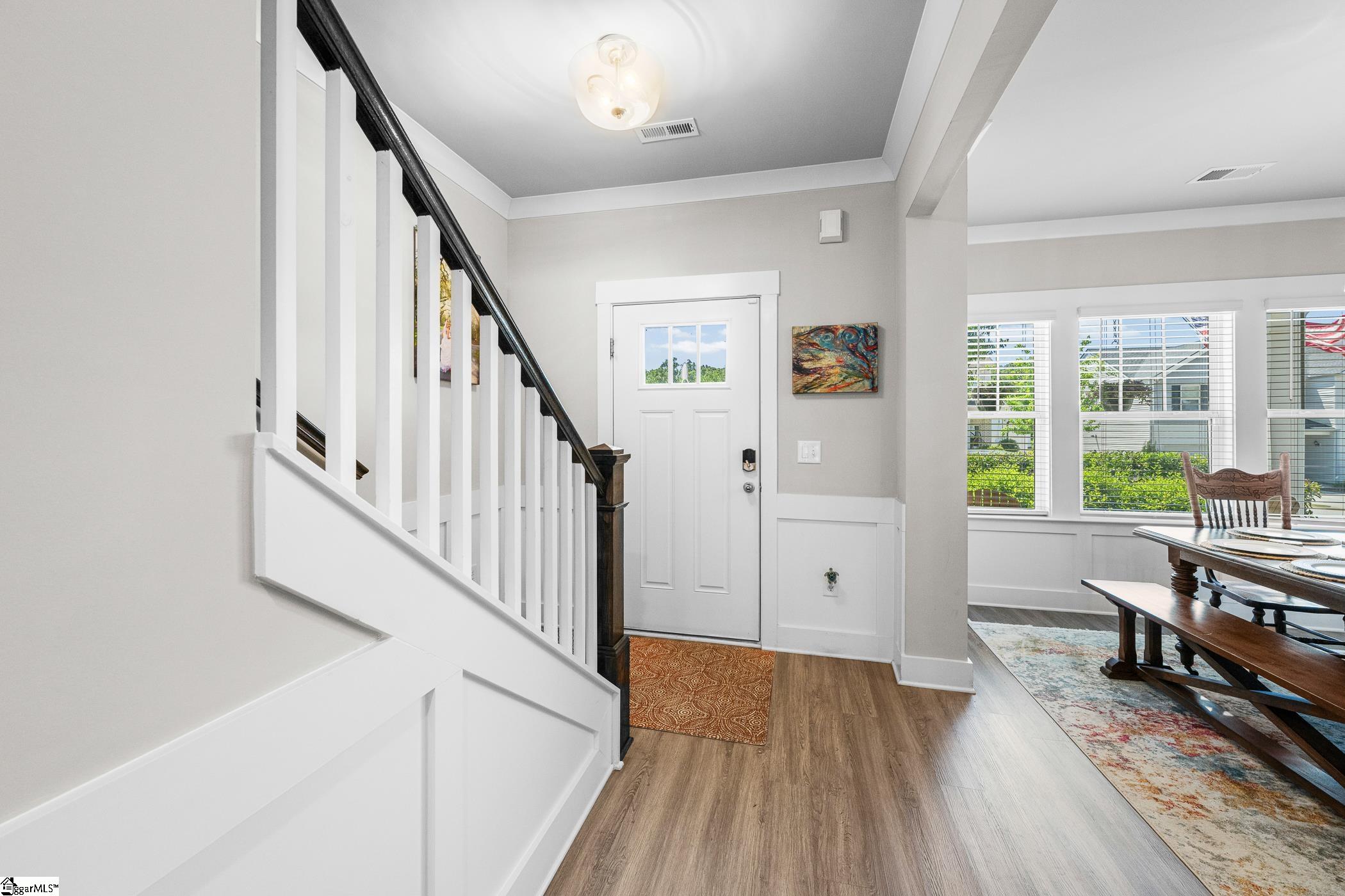 442 Wolfbend Road Property Photo 4