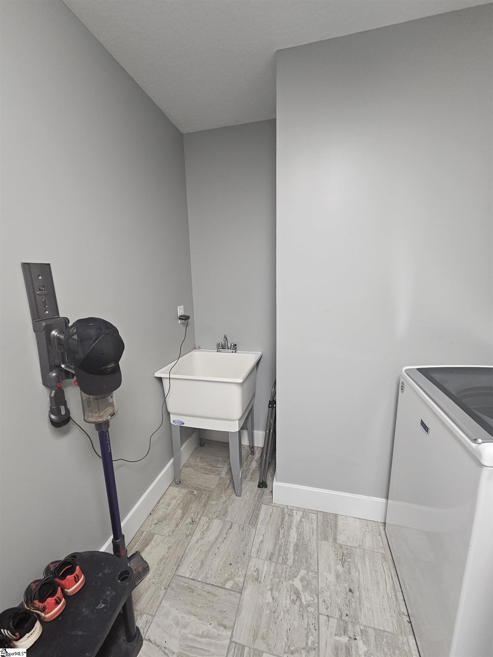 1693 Hannon Road Property Photo 10