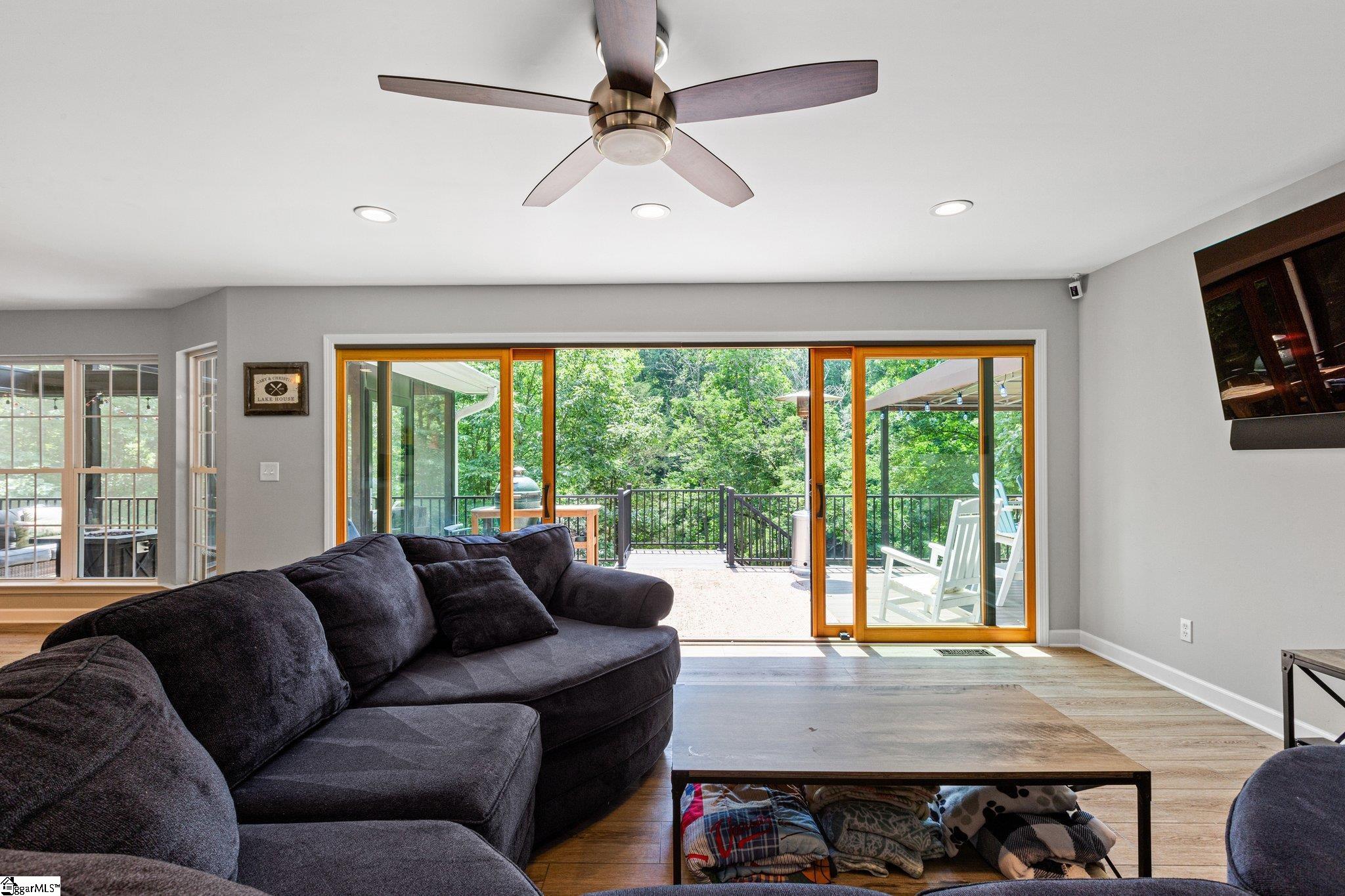 322 Shorecrest Drive Property Photo 6