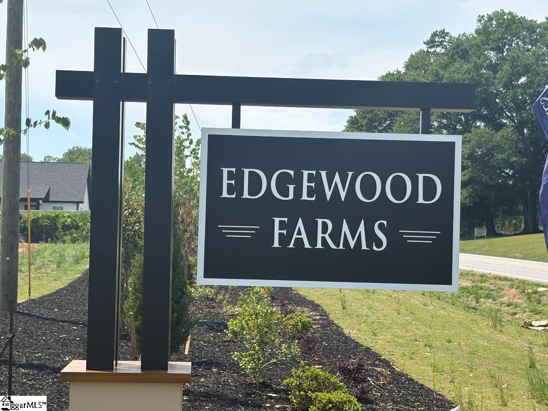 132 Edgewood Farms Court Property Photo 2