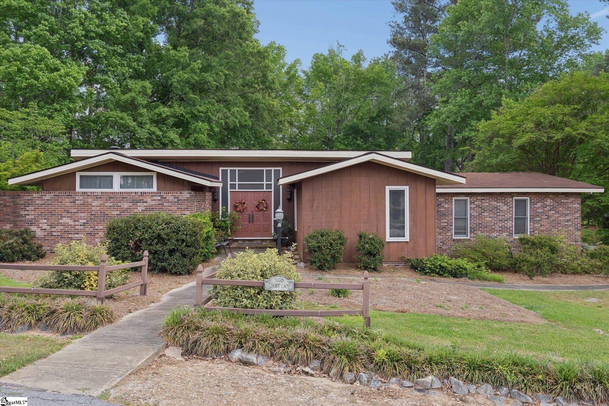 105 Derby Lane Property Photo 1