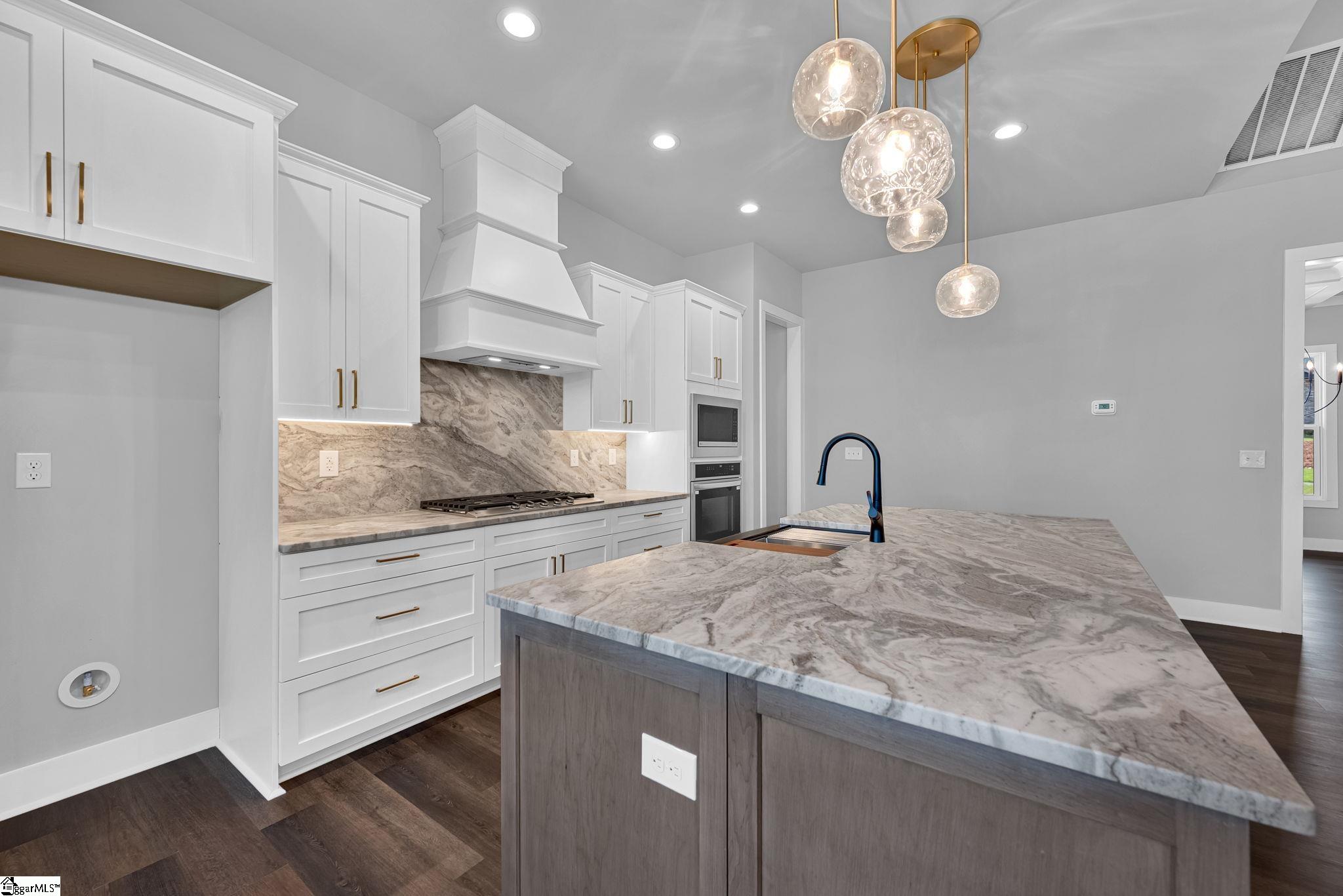 1589737 Property Photo 11