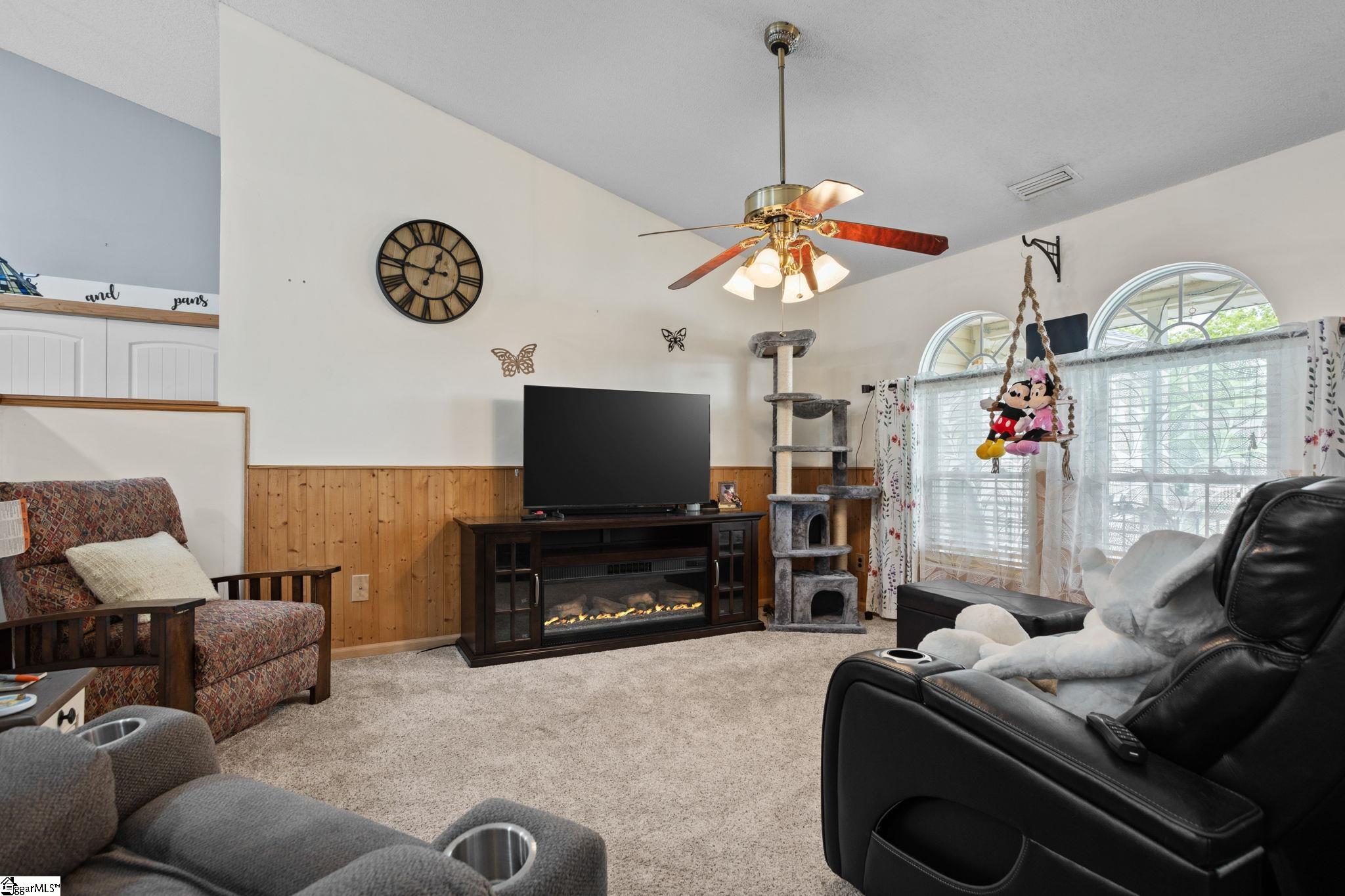216 Cornelson Drive Property Photo 3