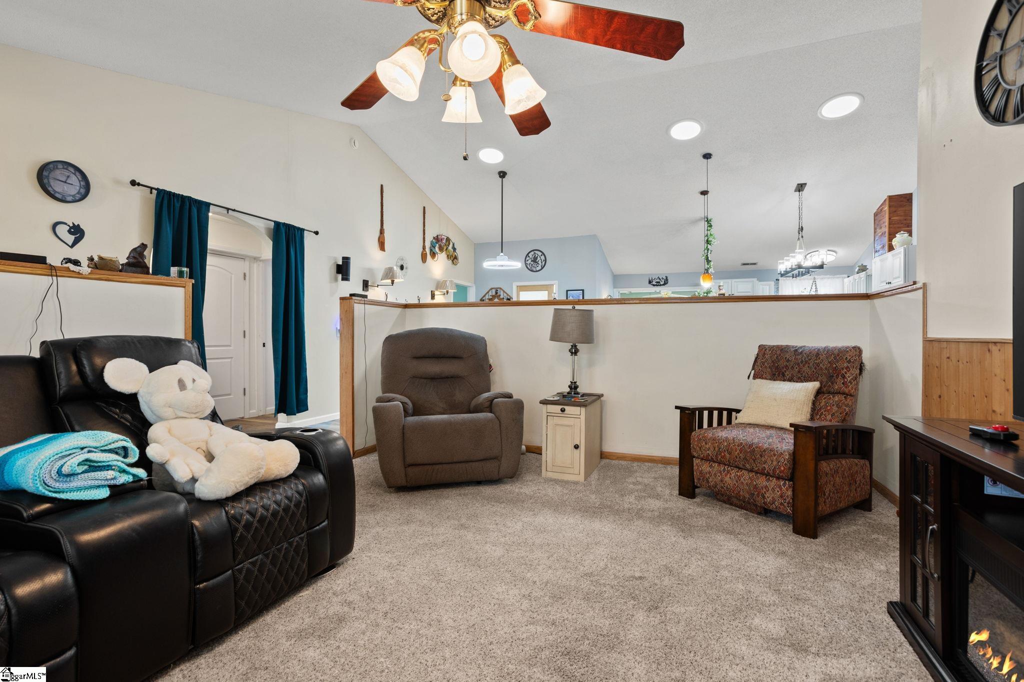 216 Cornelson Drive Property Photo 4