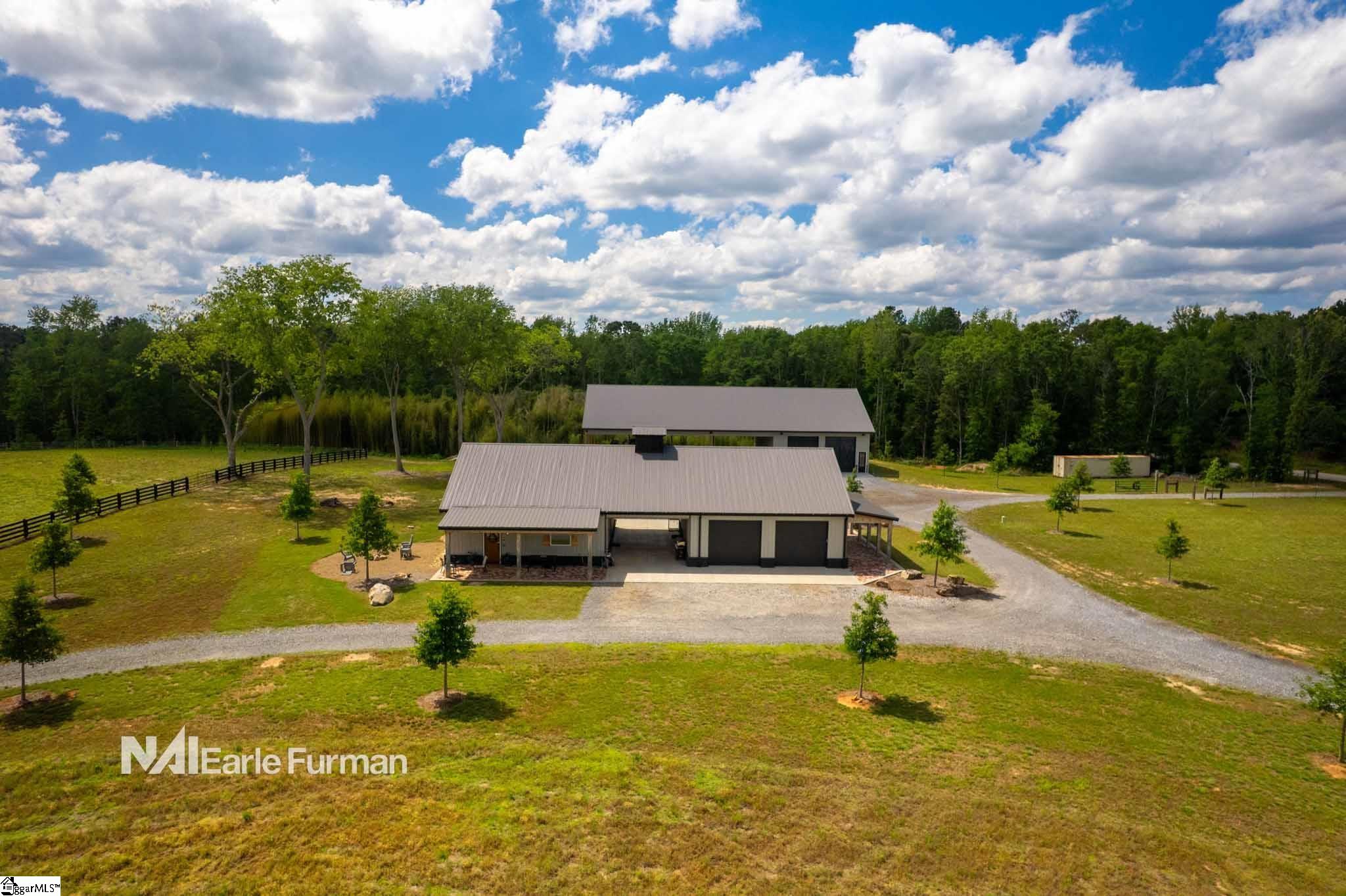 7483 252 Highway Property Photo 6