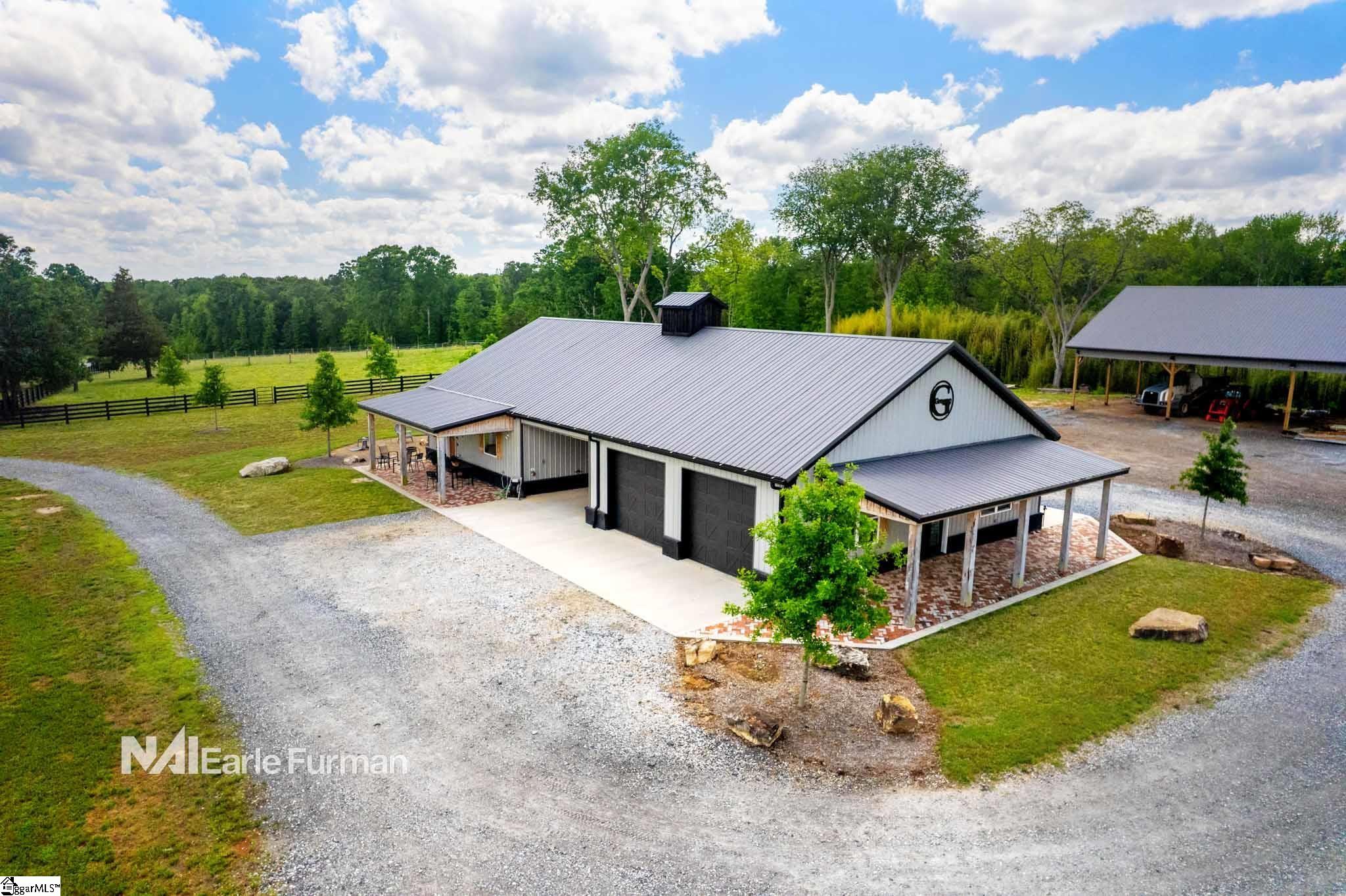7483 252 Highway Property Photo 7