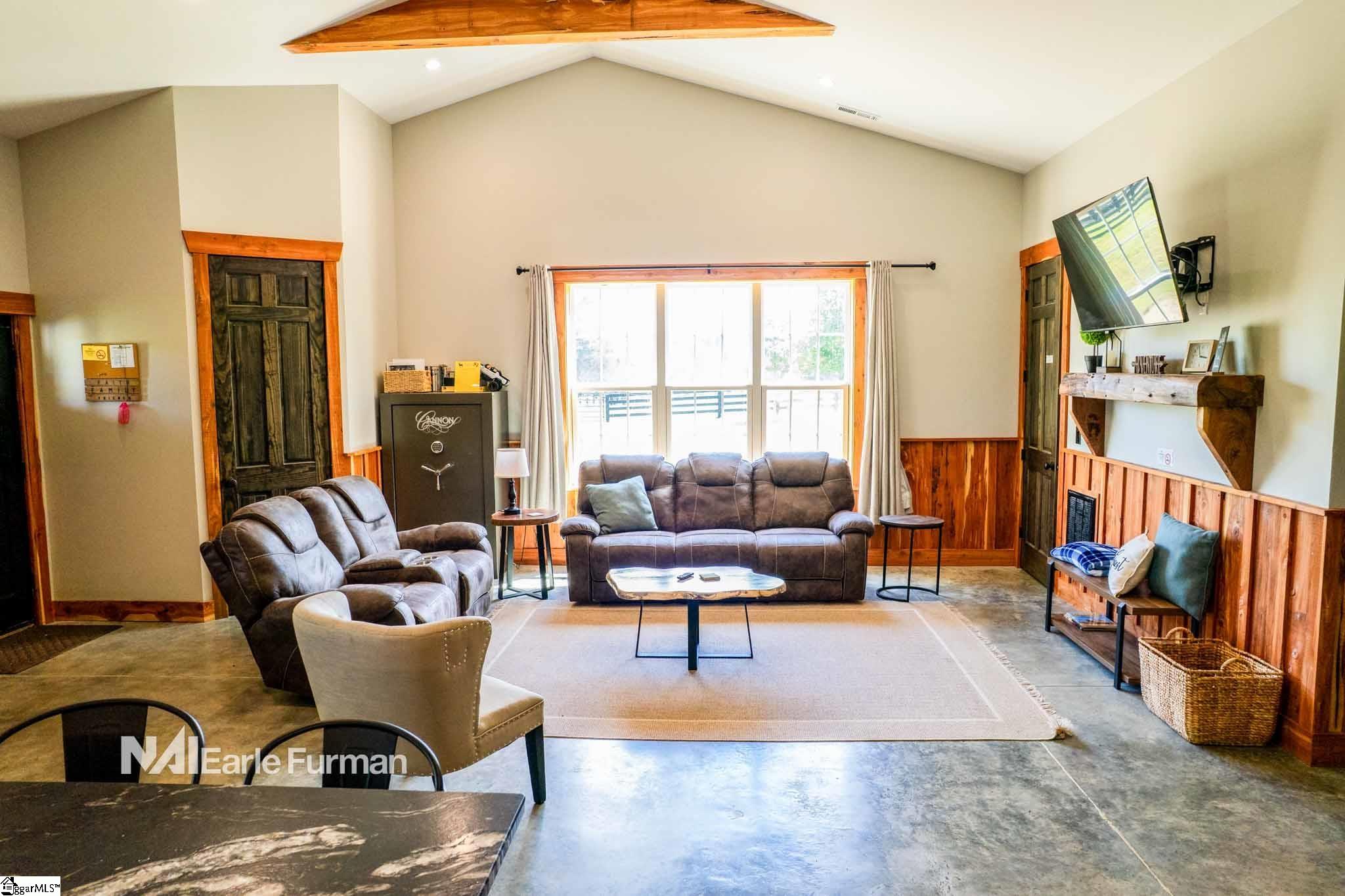 7483 252 Highway Property Photo 10