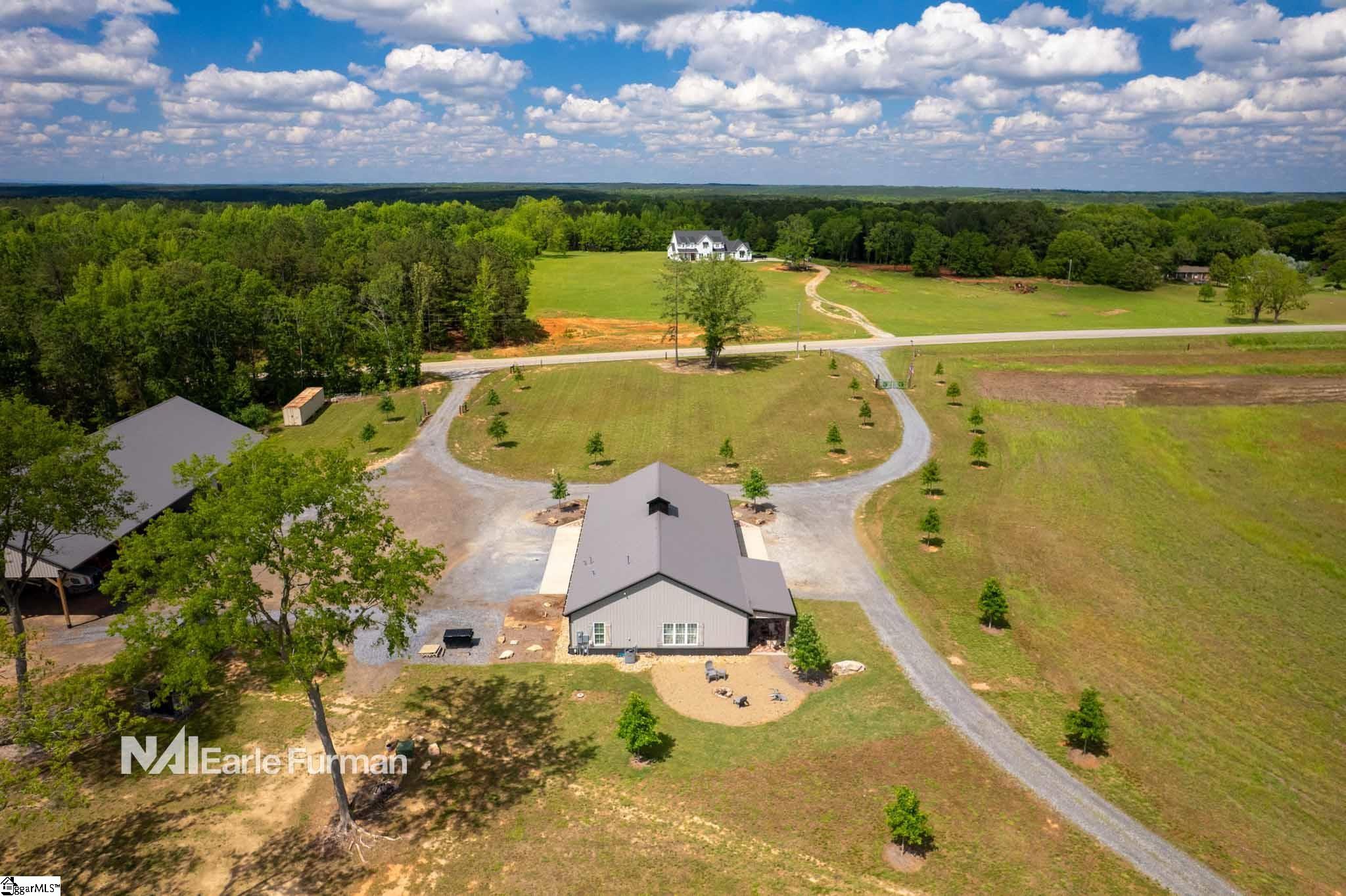 7483 252 Highway Property Photo 12