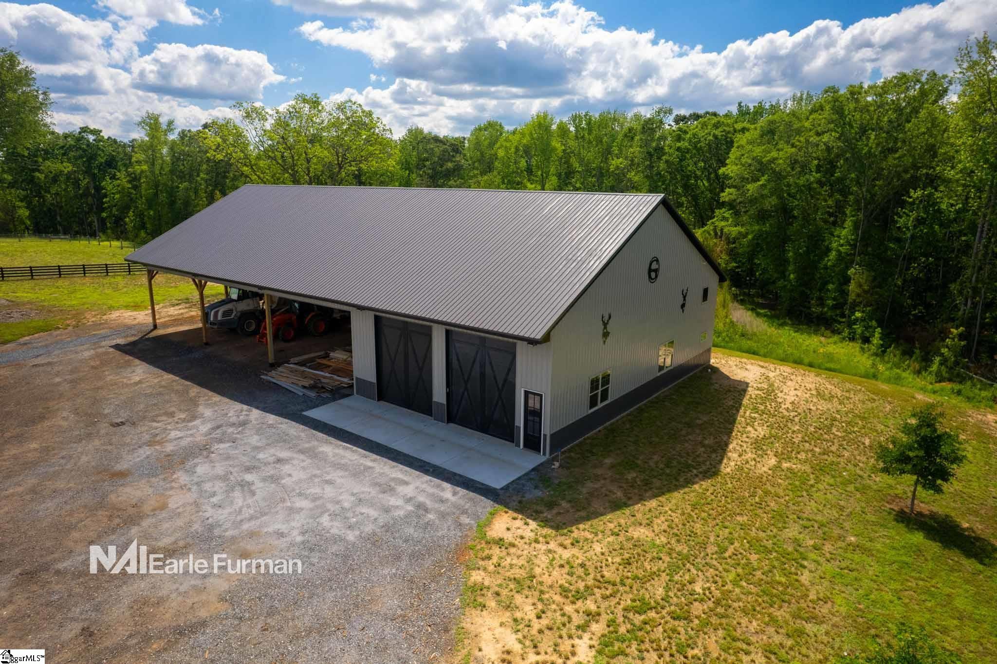 7483 252 Highway Property Photo 16