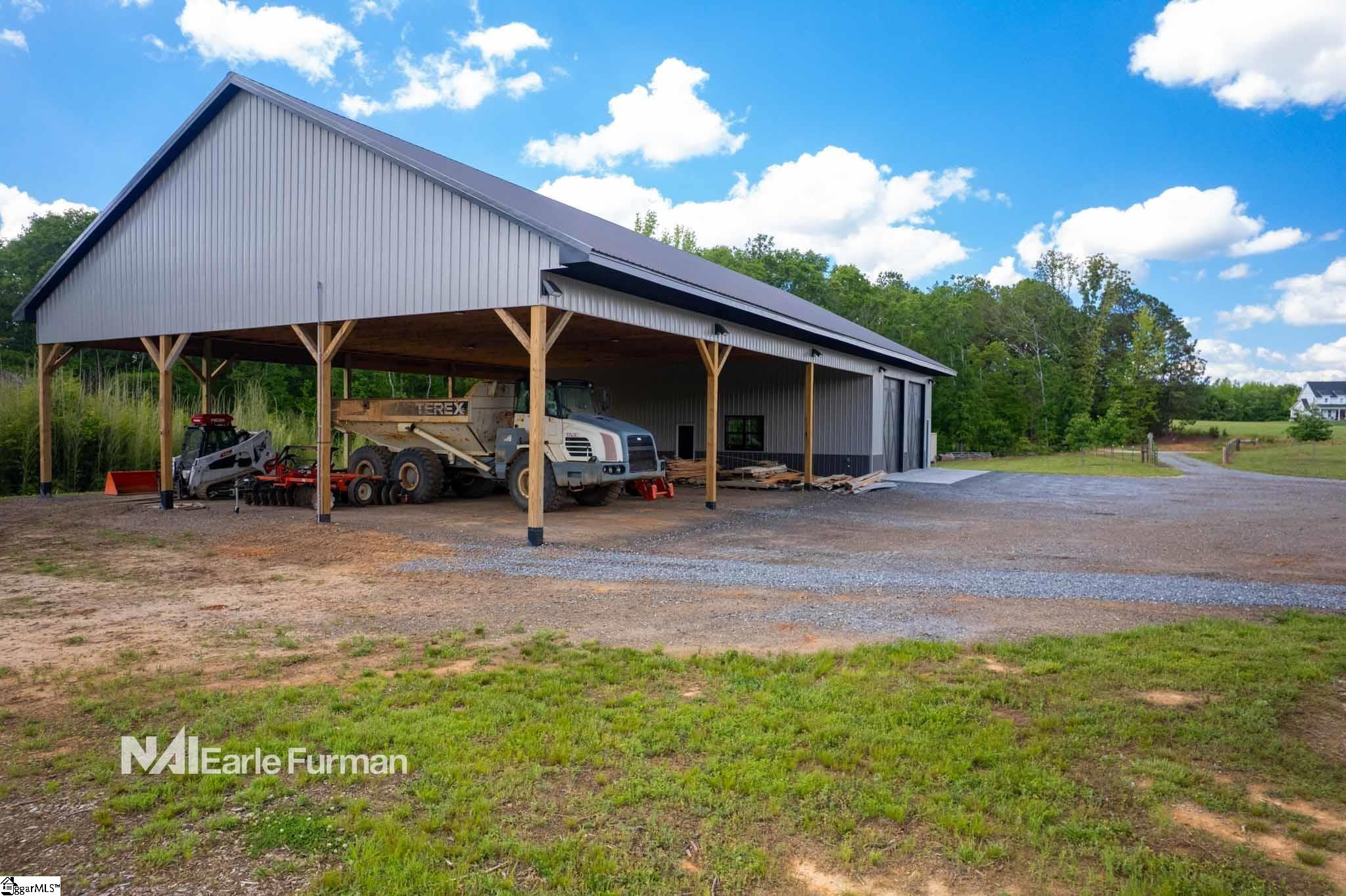 7483 252 Highway Property Photo 17