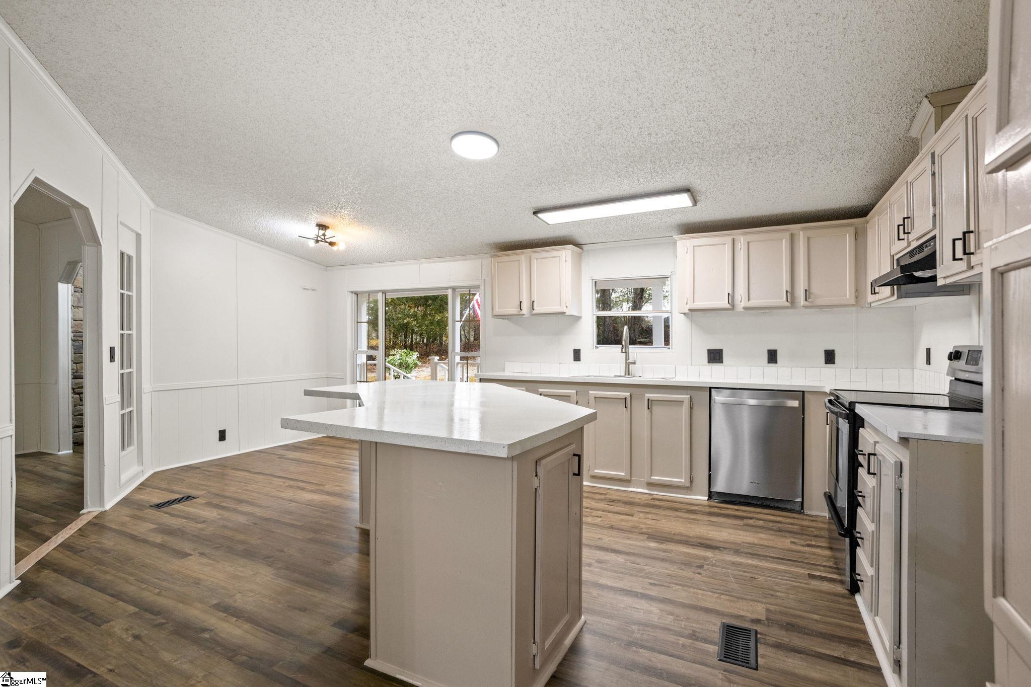 100 Epps Road Property Photo 11