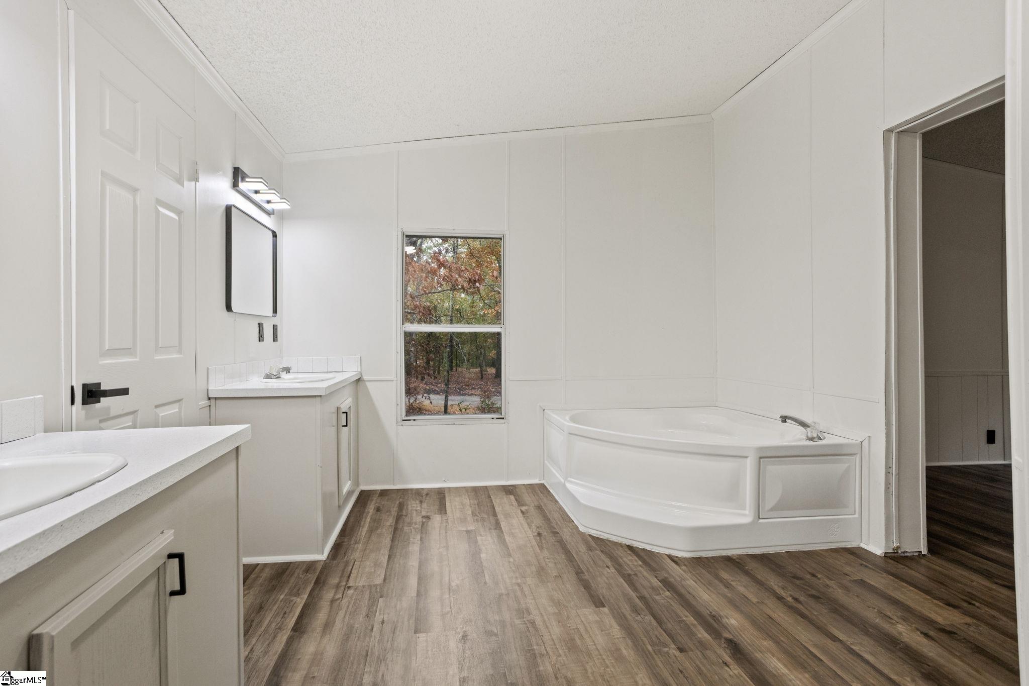 100 Epps Road Property Photo 18